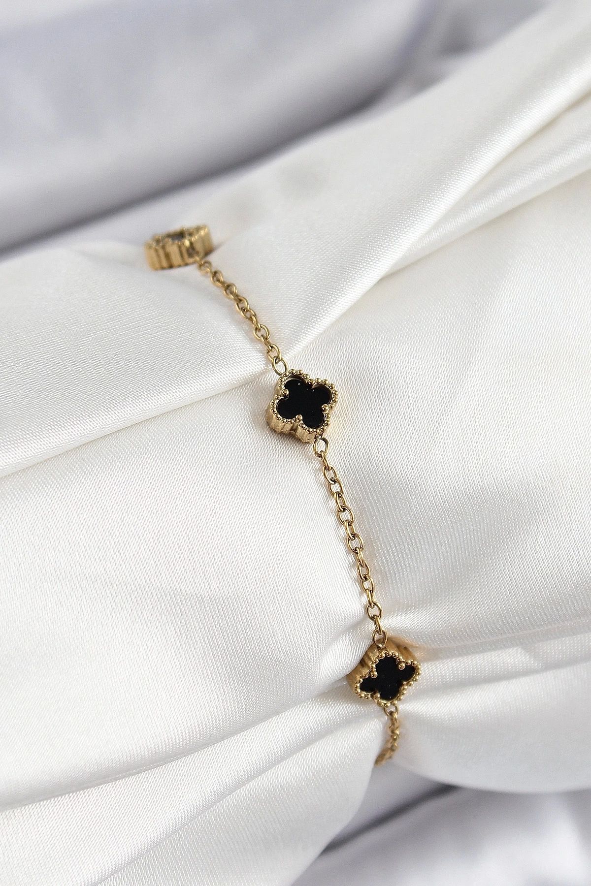 GLIMMERY 316L Çelik Siyah Yonca Model Gold Renk Kadın Bileklik