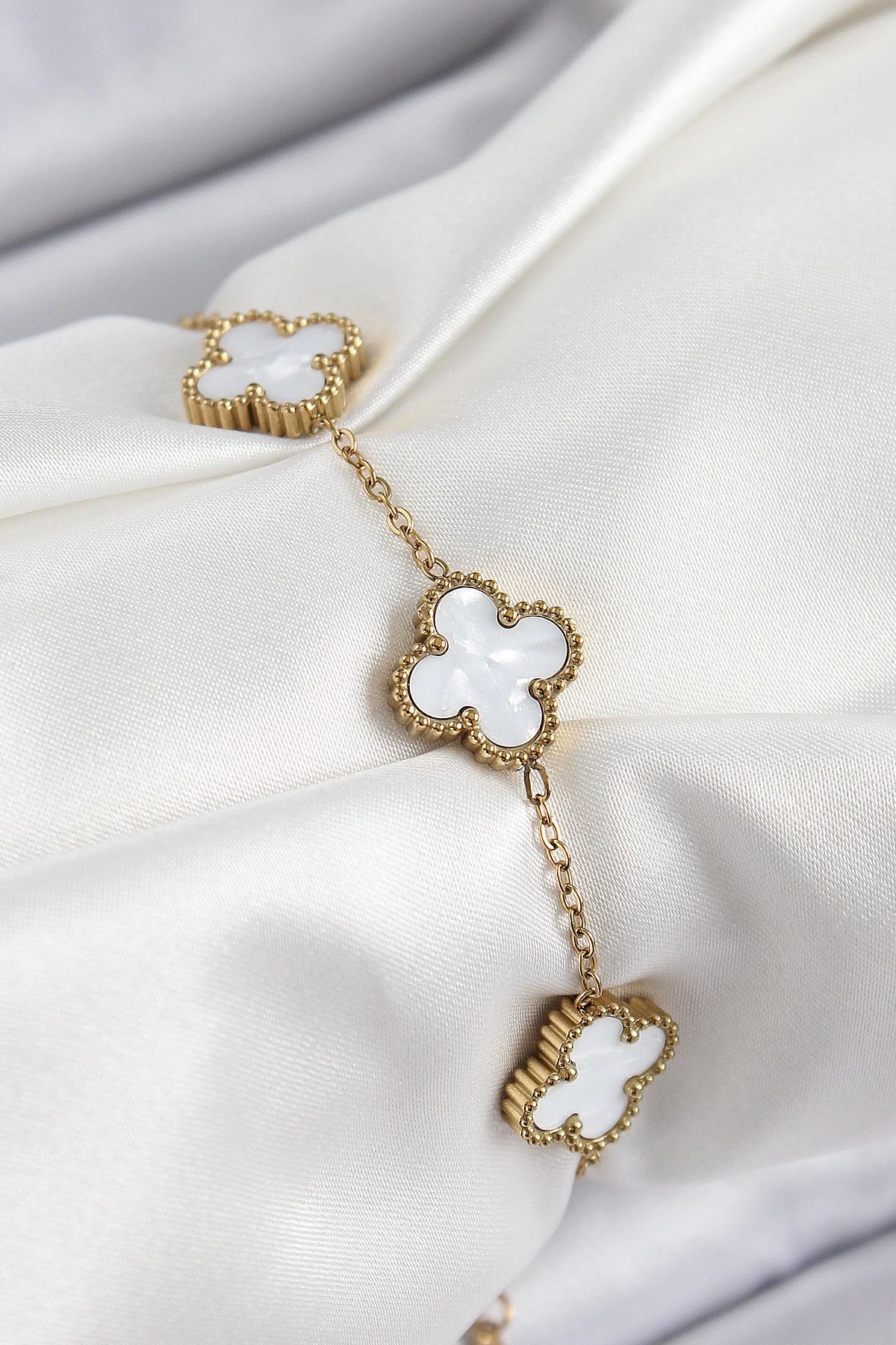 GLIMMERY 316L Çelik Beyaz Yonca Model Gold Renk Kadın Bileklik