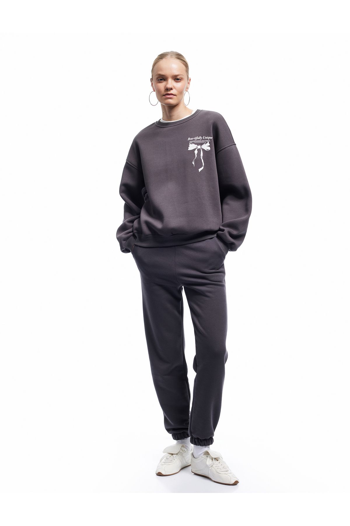 Koton Şardonlu Uzun Kollu Bisiklet Yaka Fiyonk Baskılı Oversize Sweatshirt