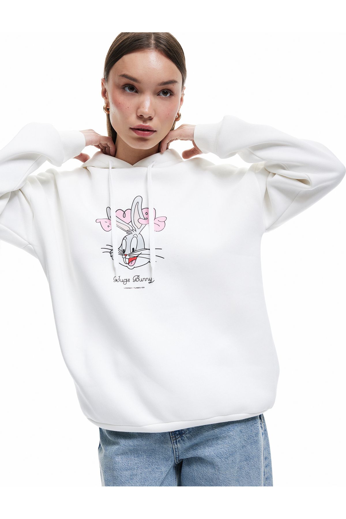 Koton Bugs Bunny Lisanslı Arkası Baskılı Şardonlu Uzun Kollu Kapüşonlu Oversize Sweatshirt