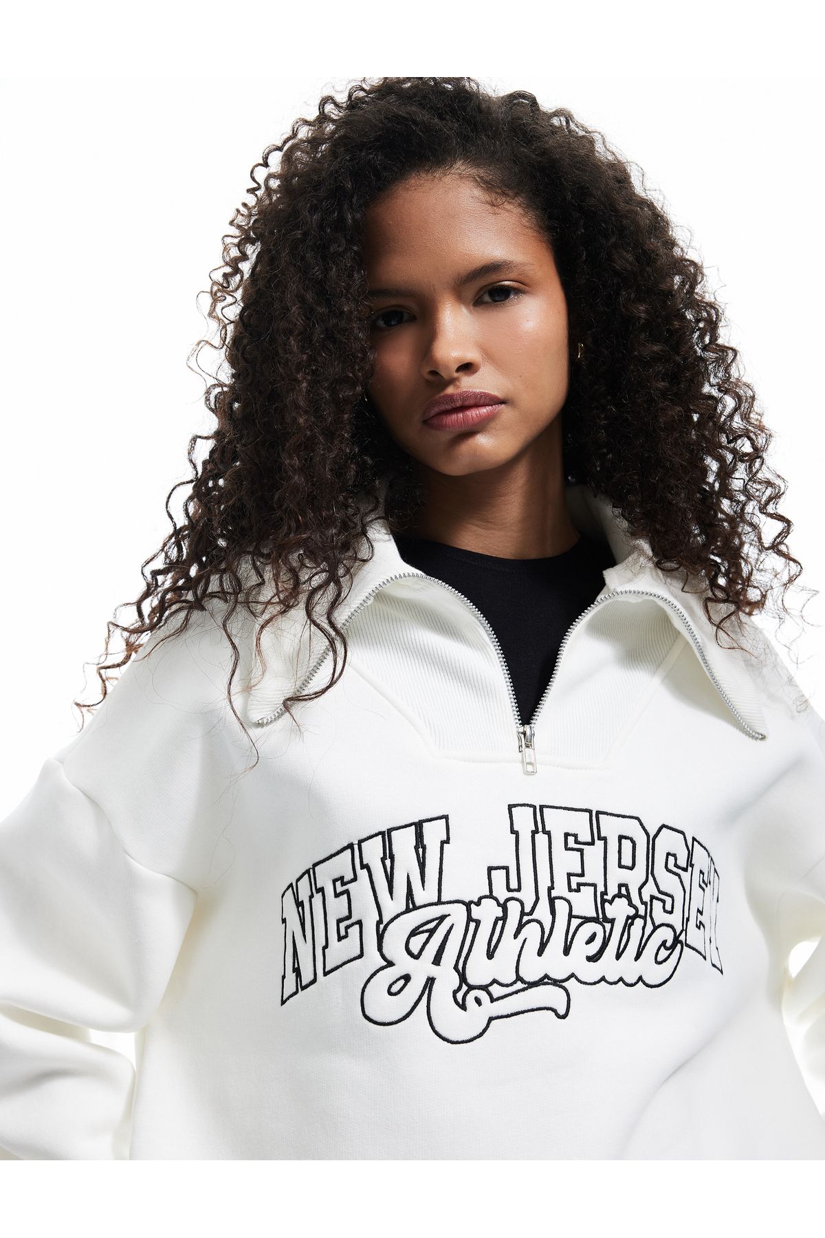 Koton Şardonlu Uzun Kollu Yarım Fermuarlı Yaka Nakışlı Oversize Sweatshirt