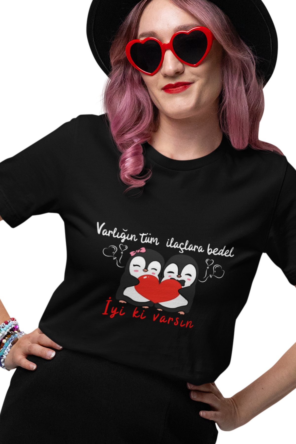 giftkonsept İyi ki Varsın Penguen Baskılı Eş Arkadaş Sevgilite Hediyelik %100 Pamuklu Regular Tişört