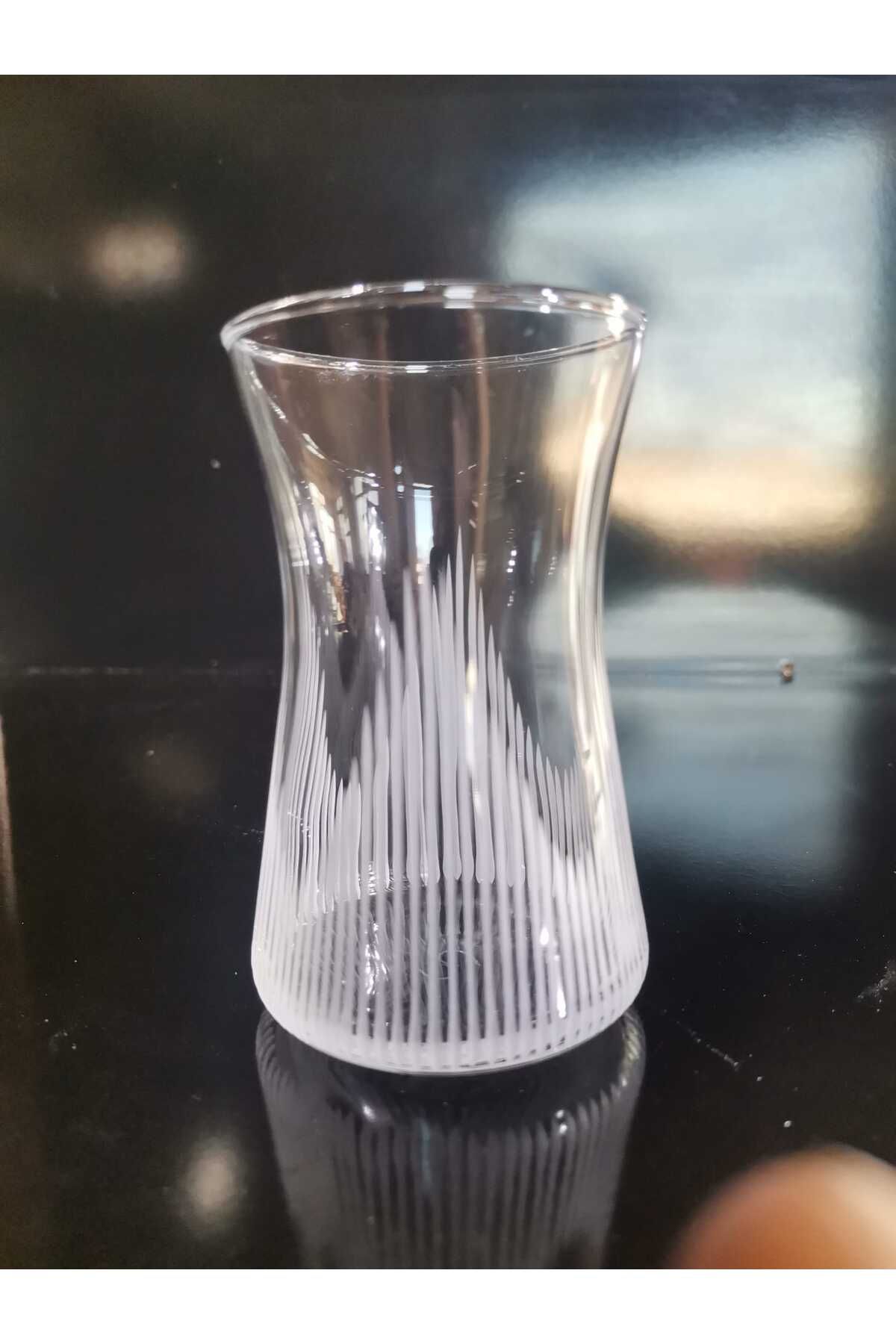 Paşabahçe Piramit desen kristal çay bardağı