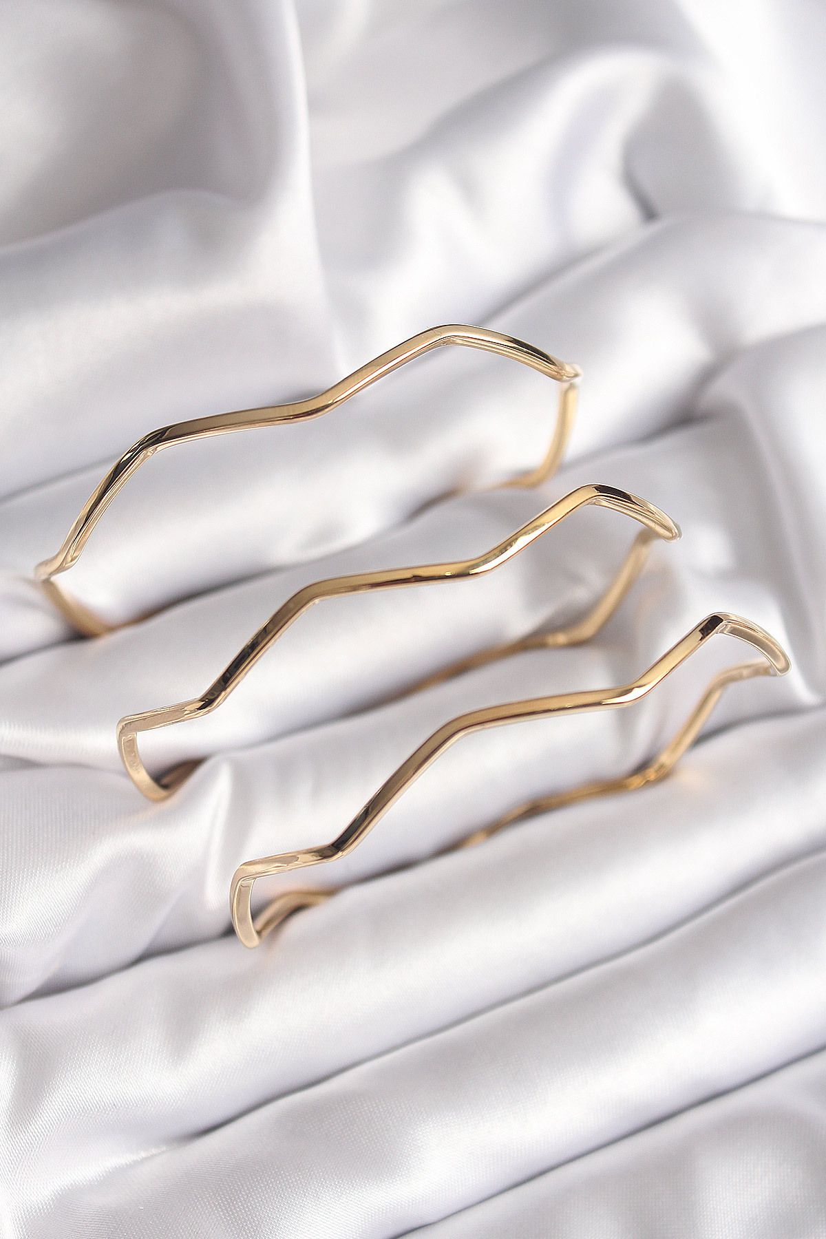 Clariss 316L Çelik Gold Renk 65 mm Zikzak Model Ajda Bilezik
