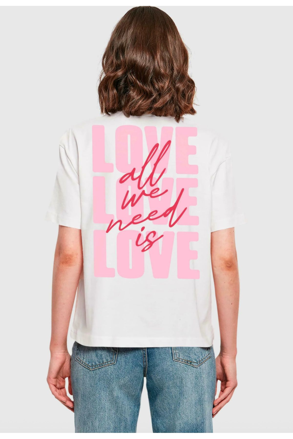 LAYORA Kadın Beyaz Oversize Tişört - All We Need is LOVE Pembe Yazılı