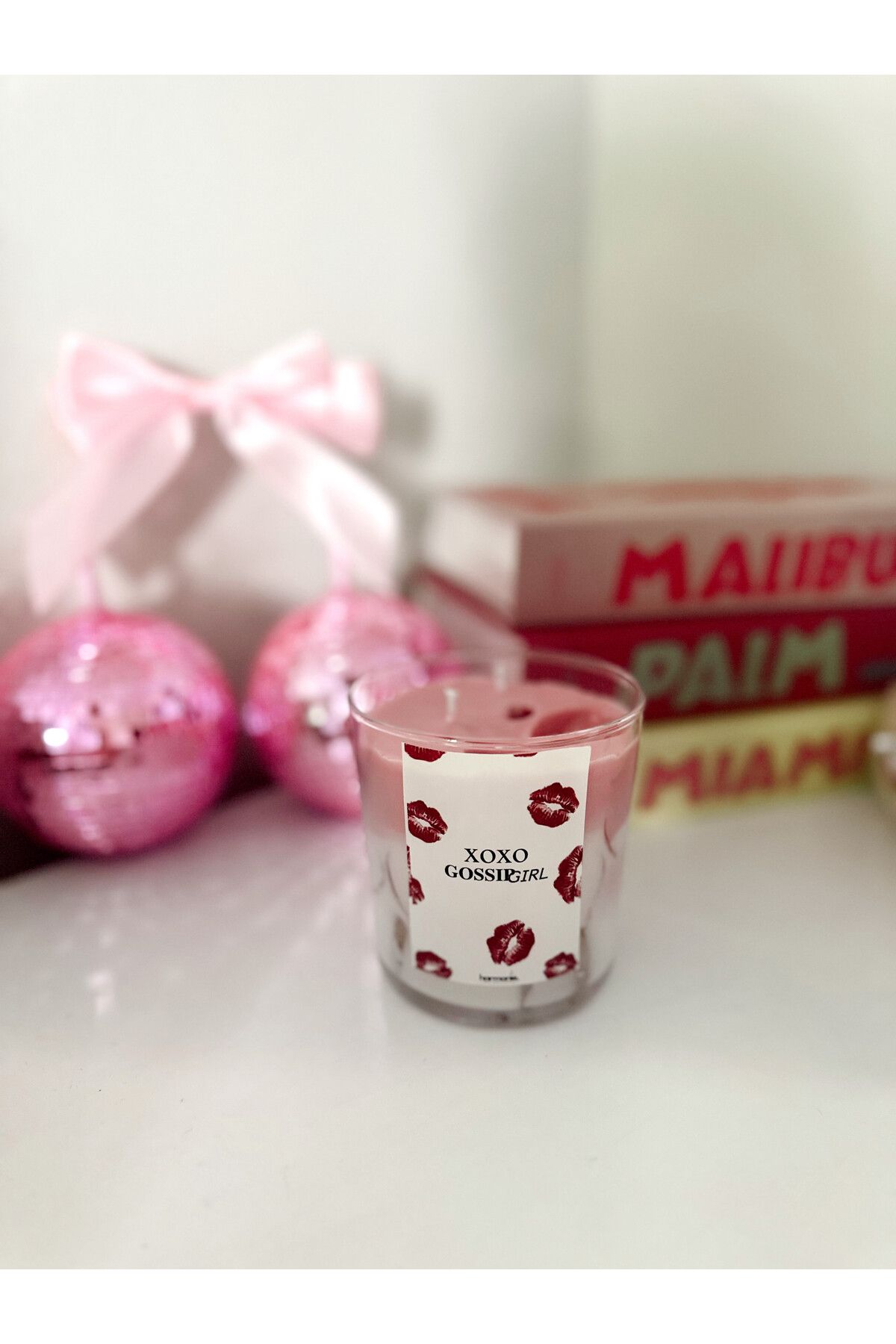 Harmonie Candle Store Gossip Girl Çilek Ahududu Kokulu Jelli Soya Wax Mum – El Yapımı Aromaterapi ve Dekoratif Mum