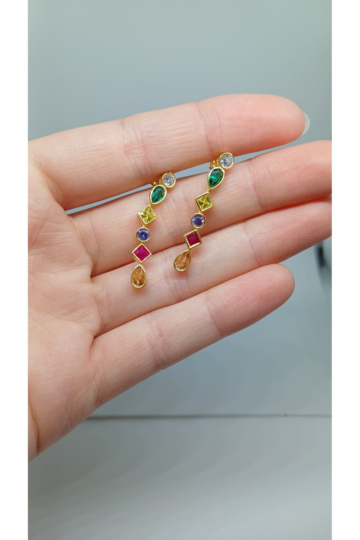 shop 925 Ayar Gökkuşağı Renkli Taşlı Gümüş Küpe – Zarif ve Renkli Tasarım