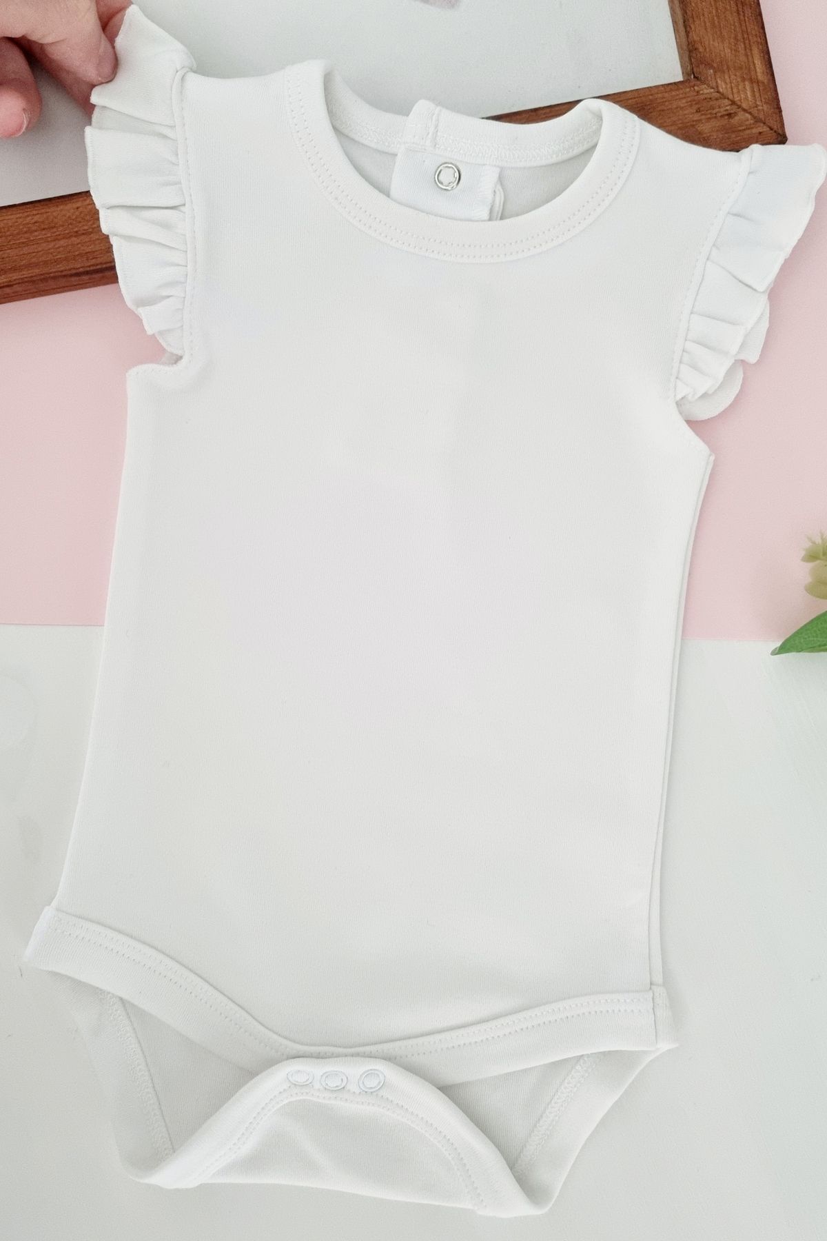 BABYHANDLOVE 2 Adet Kırık Beyaz Renk 12 Ay Fırfırlı Kol Alttan Çıtçıtlı Kız Bebek Zıbın(2 ADET)
