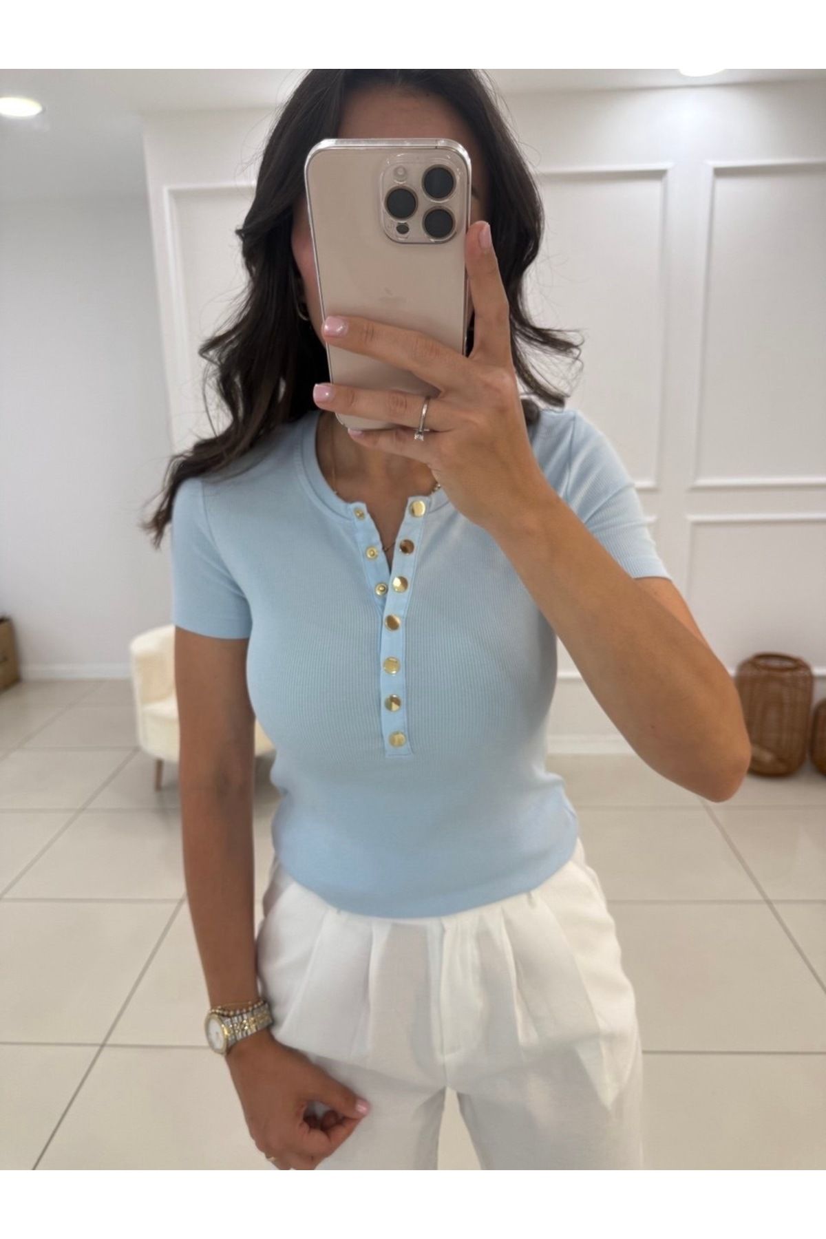 Butik Önü Çıtçıtlı T-Shırt
