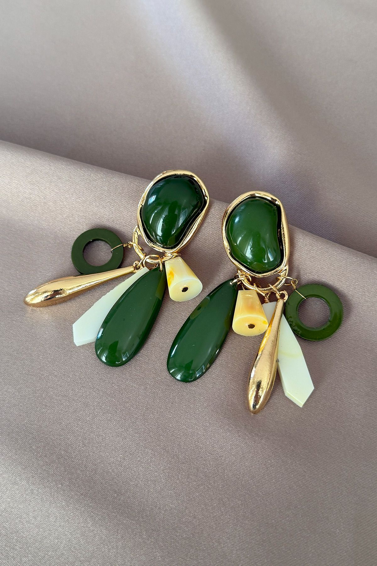 laria jewelry Yeşil Taşlı Sallantılı Küpe