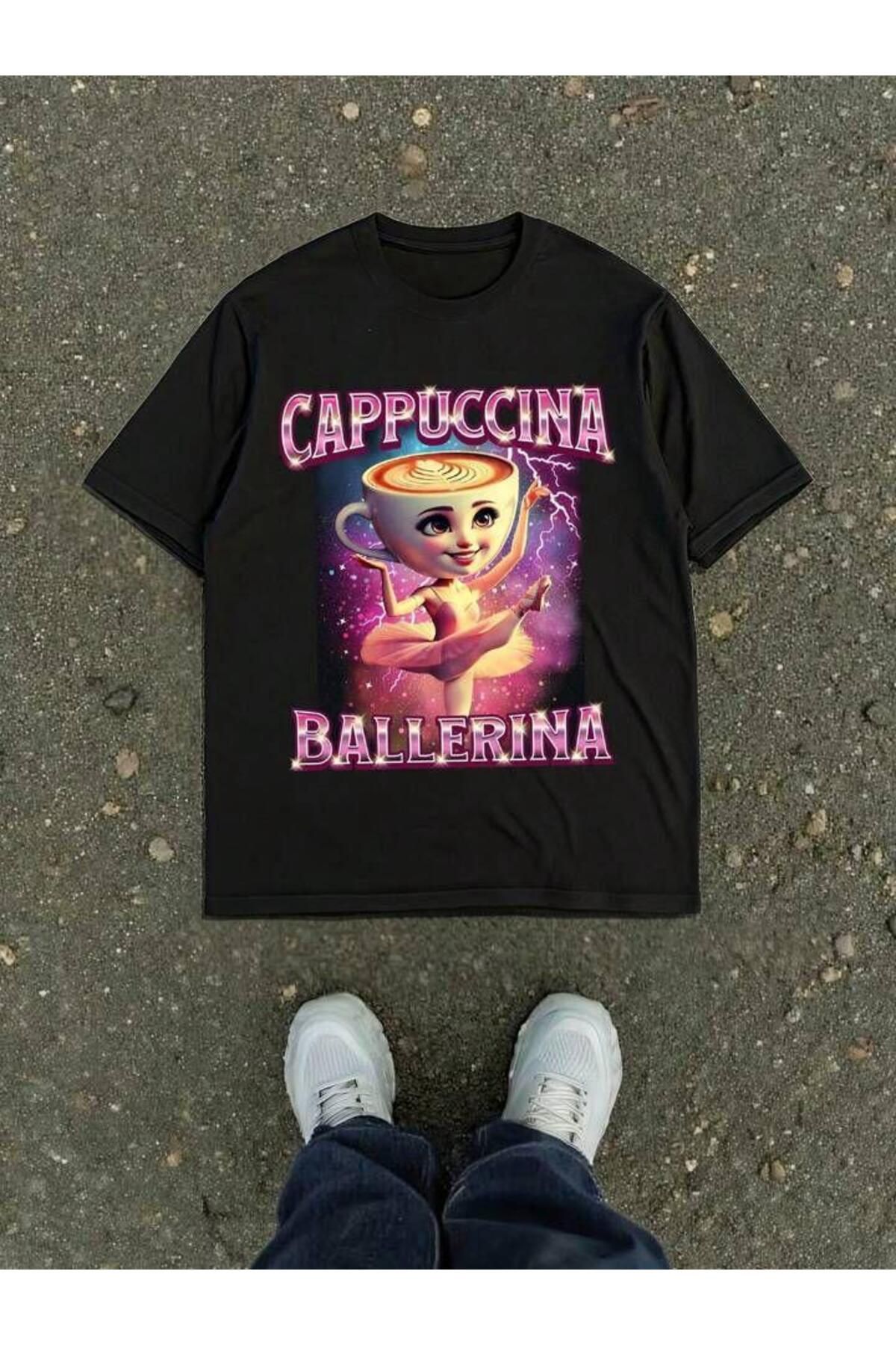 SEDA IŞIKLAR UNİSEX KADIN-ERKEK CAPPUCCNA BALLERINA VE ASSASSINO BASKILI T-SHİRT OVERSİZE