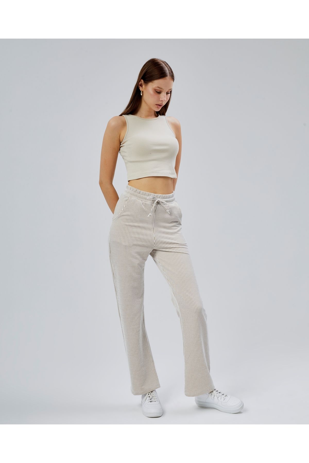 Butik Kadın Çizgili Rahat Kesim Beli Lastikli Pamuklu Cepli Pantalon