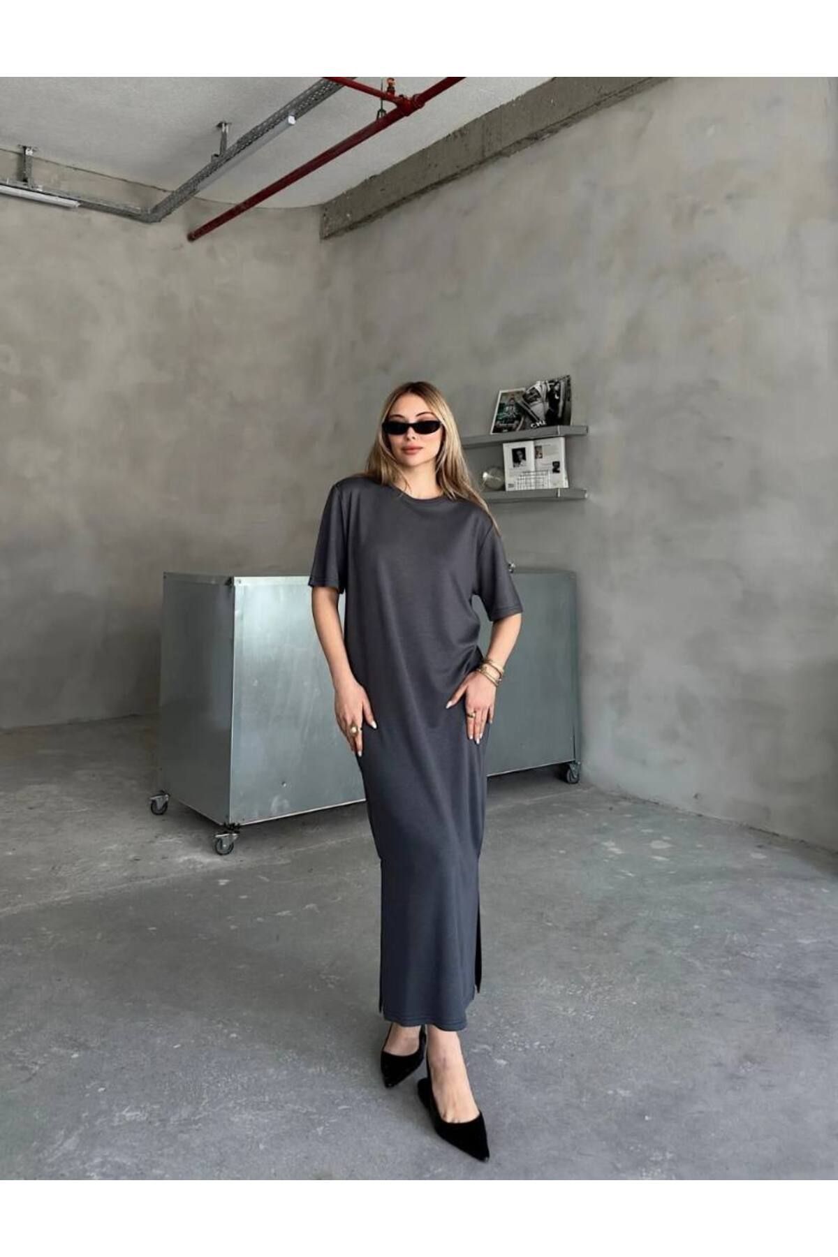 Butik Antrasit Yandan Yırtmaçlı Modal Elbise