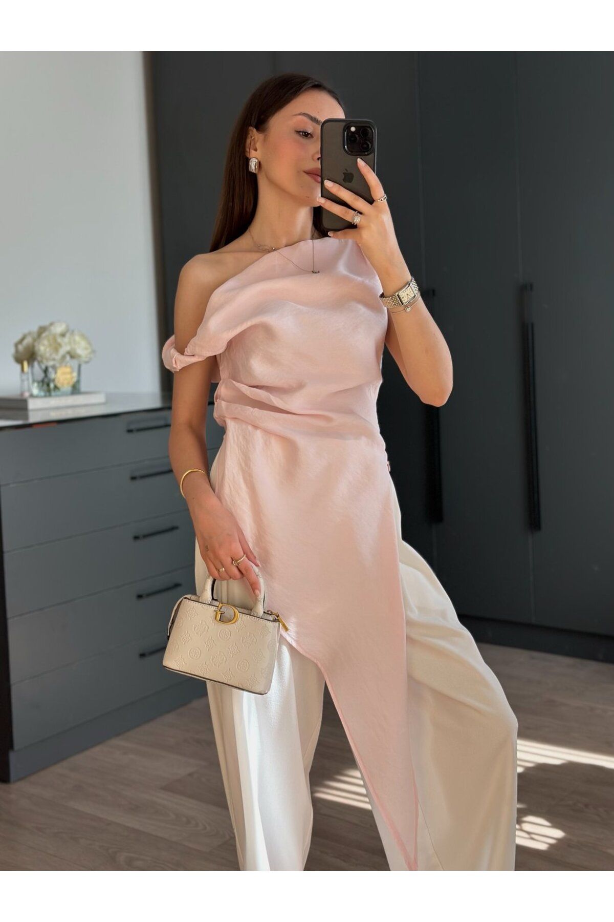 Tugen Co ASİMETRİK YAKA TASARIM PEMBE BLUZ