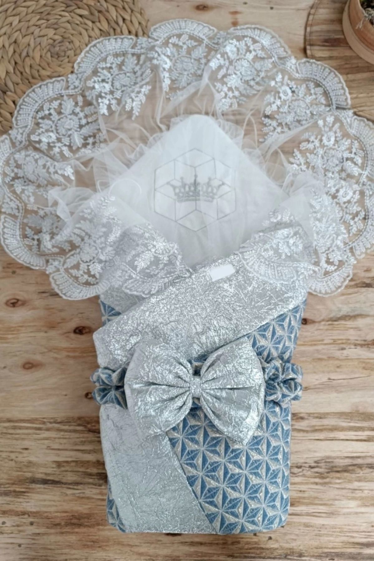 shopwave Yenidoğan Piramit Desenli Güpür İşlemeli Bebek Battaniyesi Kundak