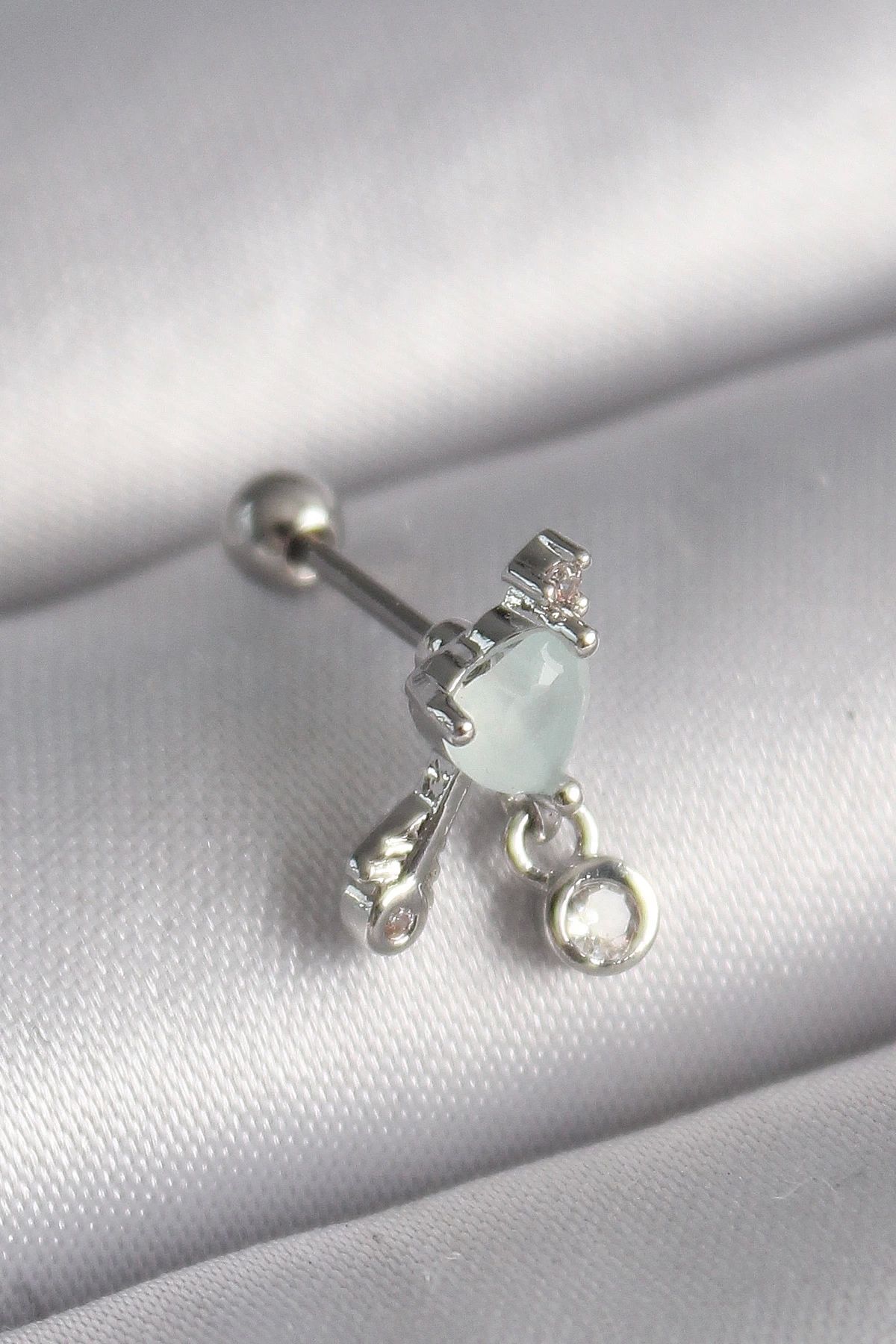 shopwave 316L Çelik Gümüş Renk Beyaz Minelik Kalp Sallantı Zirkon Taş Detay Tragus Piercing