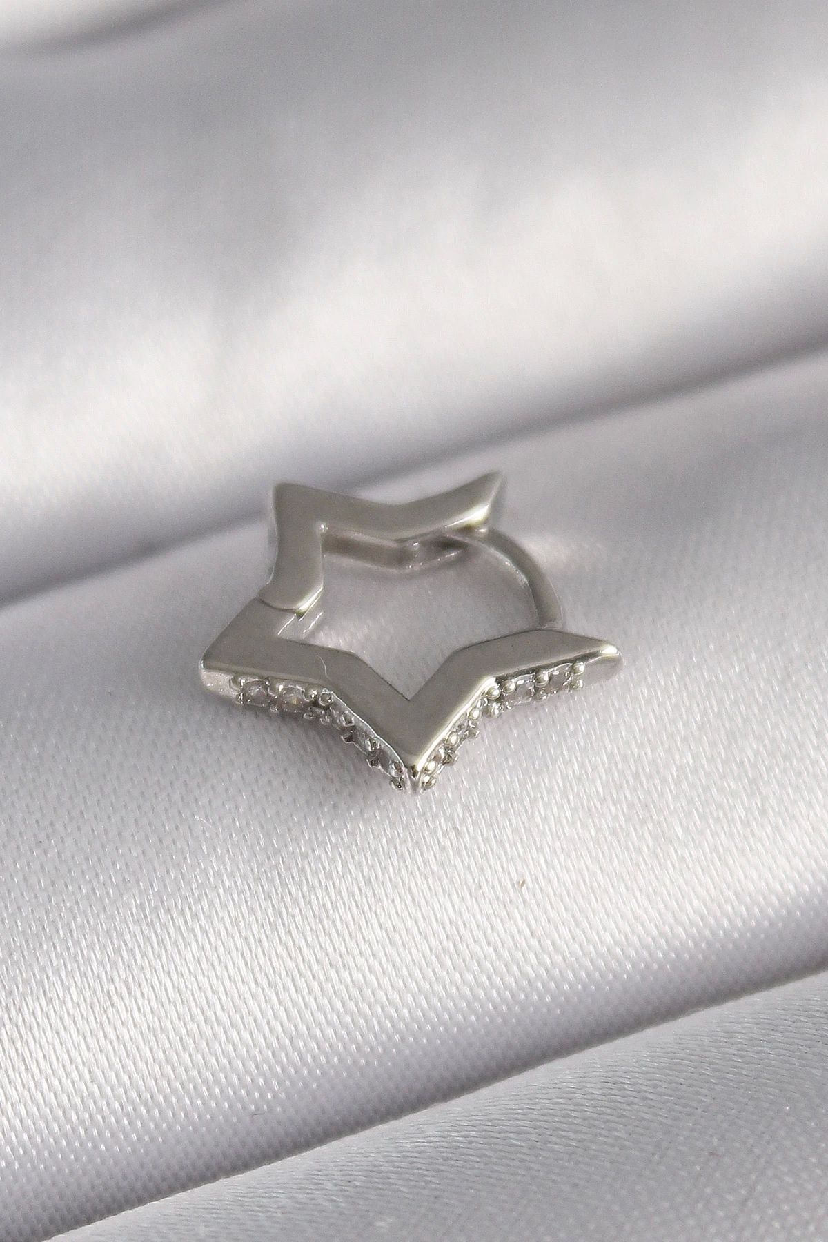 shopwave 316L Çelik Gümüş Renk Zirkon Taş Detay Yıldız Model Tragus Piercing
