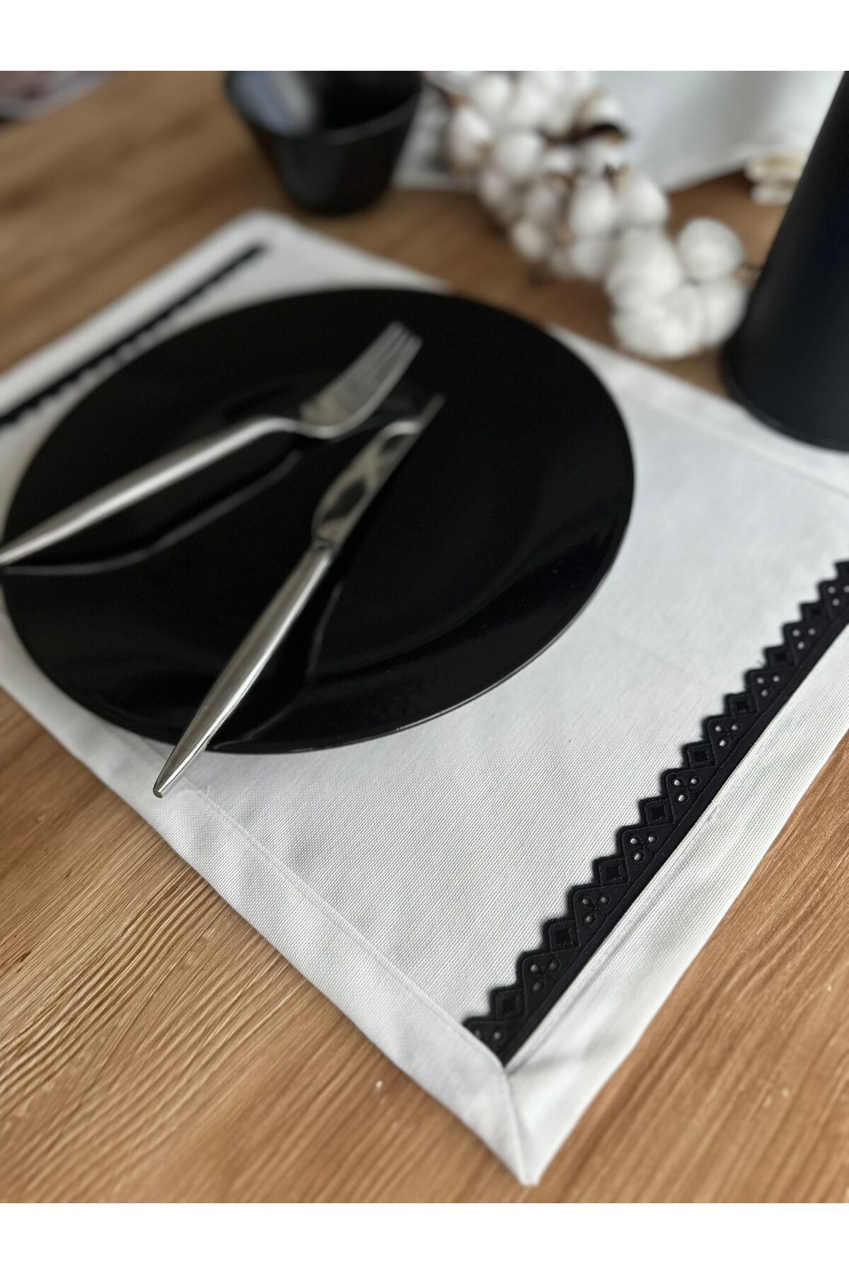TUA HOME Siyah Dantelli Keten Amerikan Servis – 6'lı Set / El Yapımı Şık Sofra Takımı