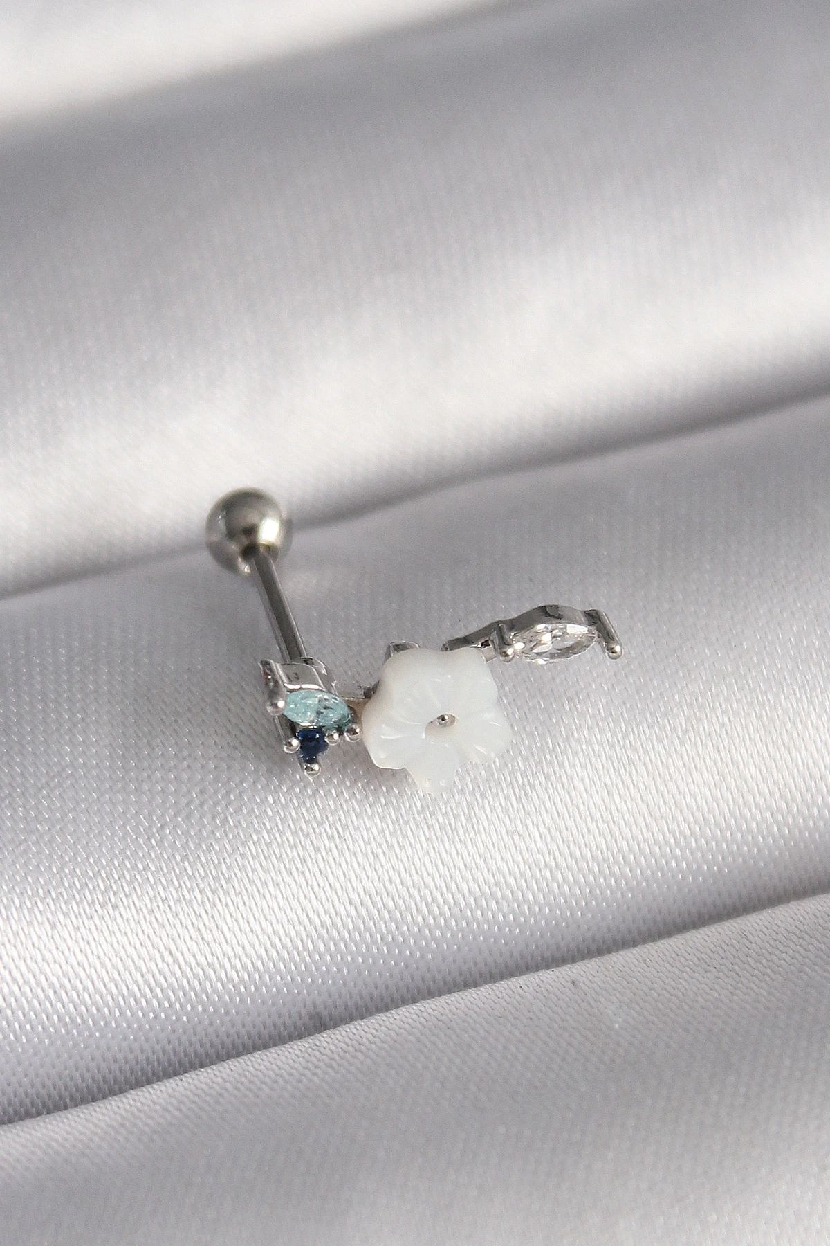 shopwave 316L Çelik Gümüş Renk Zirkon Taş Detay Beyaz Çiçek Model Tragus Piercing
