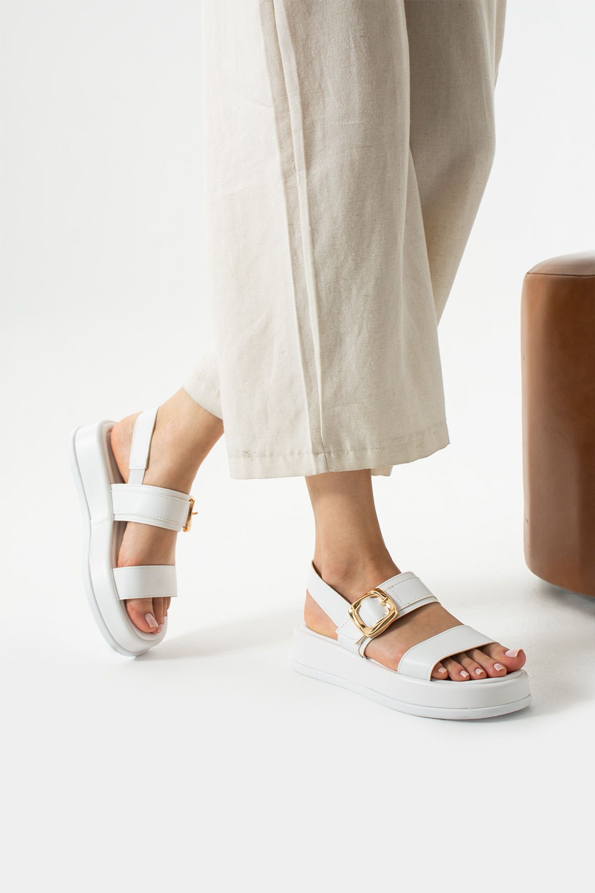 Gökçe Shoes Line Beyaz Kemer Toka Detay Günlük Kullanım Kadın Sandalet
