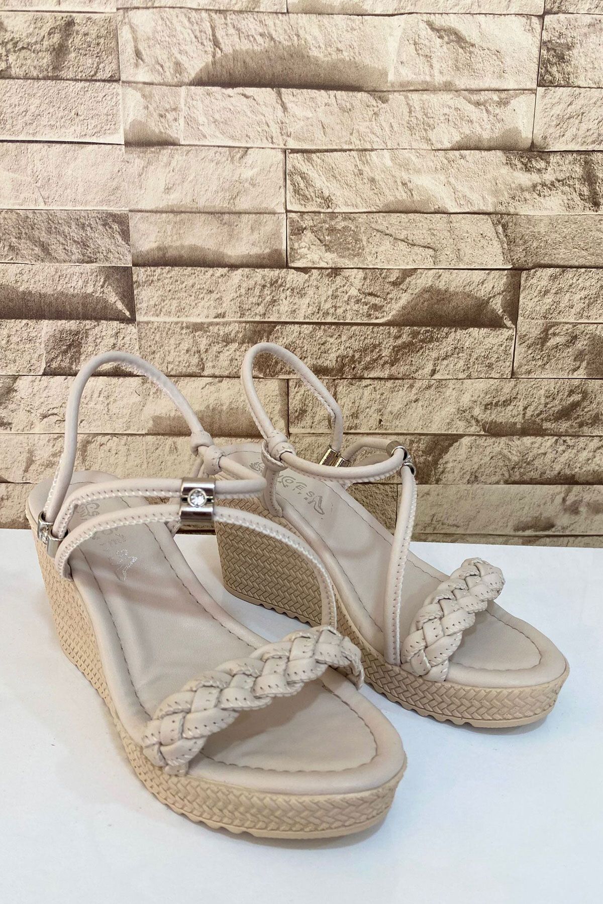 ARTSHOES Kadın Örgü Tedaylı 8 cm Dolgu Topuklu Sandalet 4010-123-0002