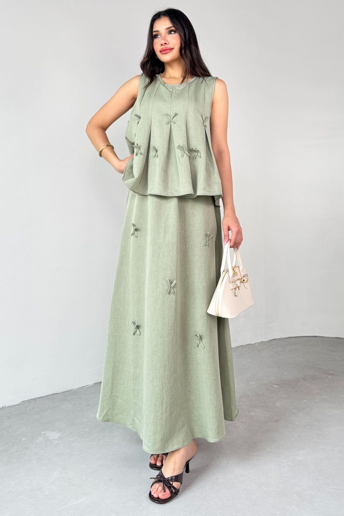 Cappmoda TKM-13283 Mint Yeşili Yuvarlak Yaka Süslemeli Bluz Bel Lastikli Etek İkili Takım
