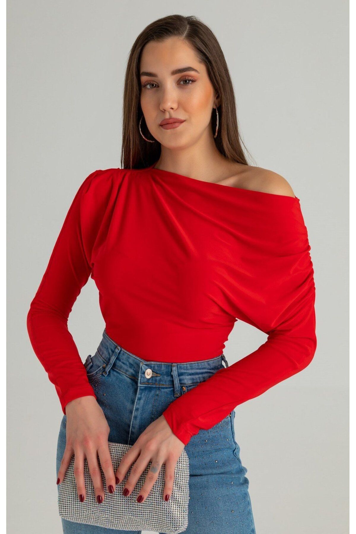 roibyardaözmen Kırmızı Degaje Yaka Vatkalı Bodysuit