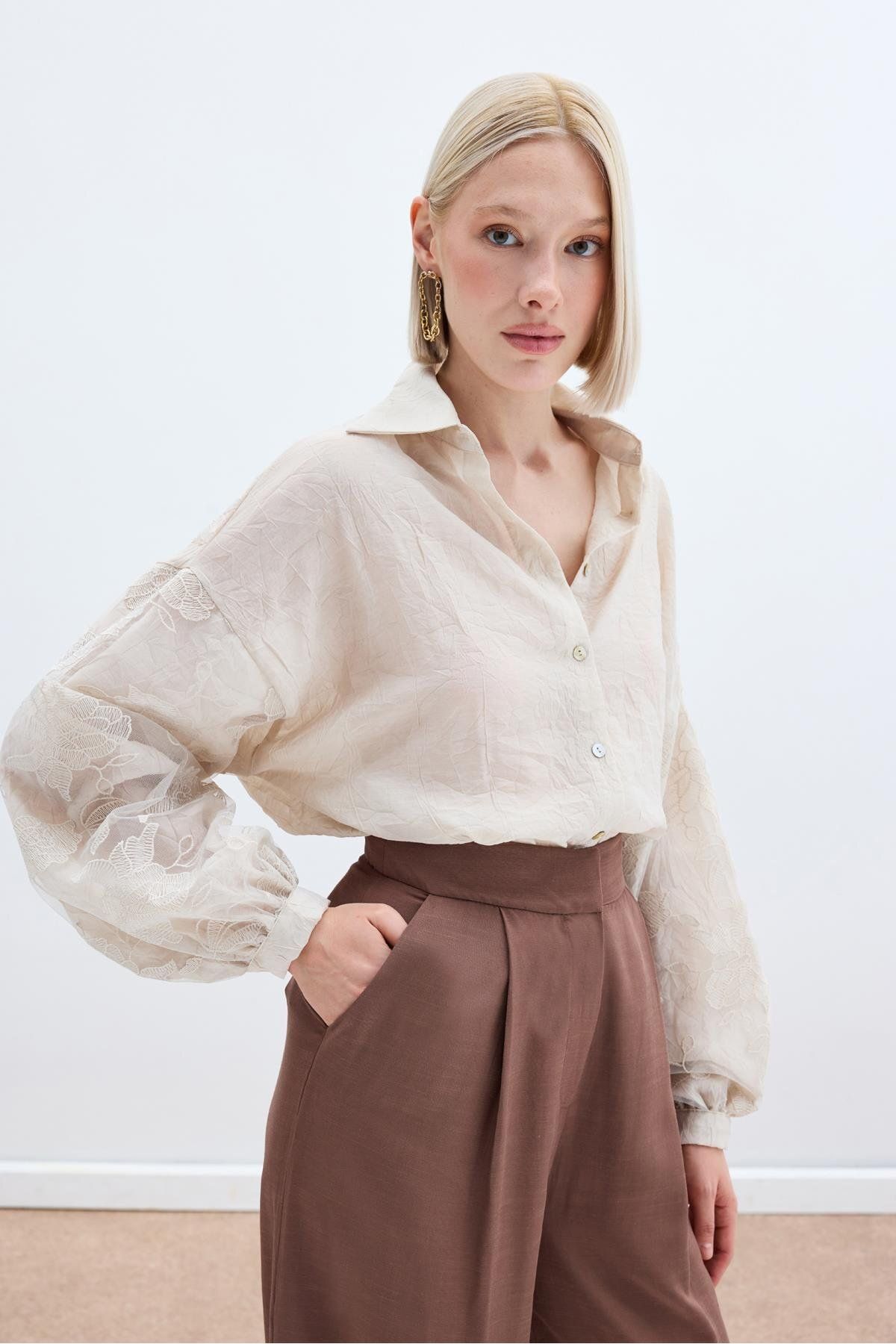 Sateen Nakış Detaylı Kraşlı Gömlek - Bej