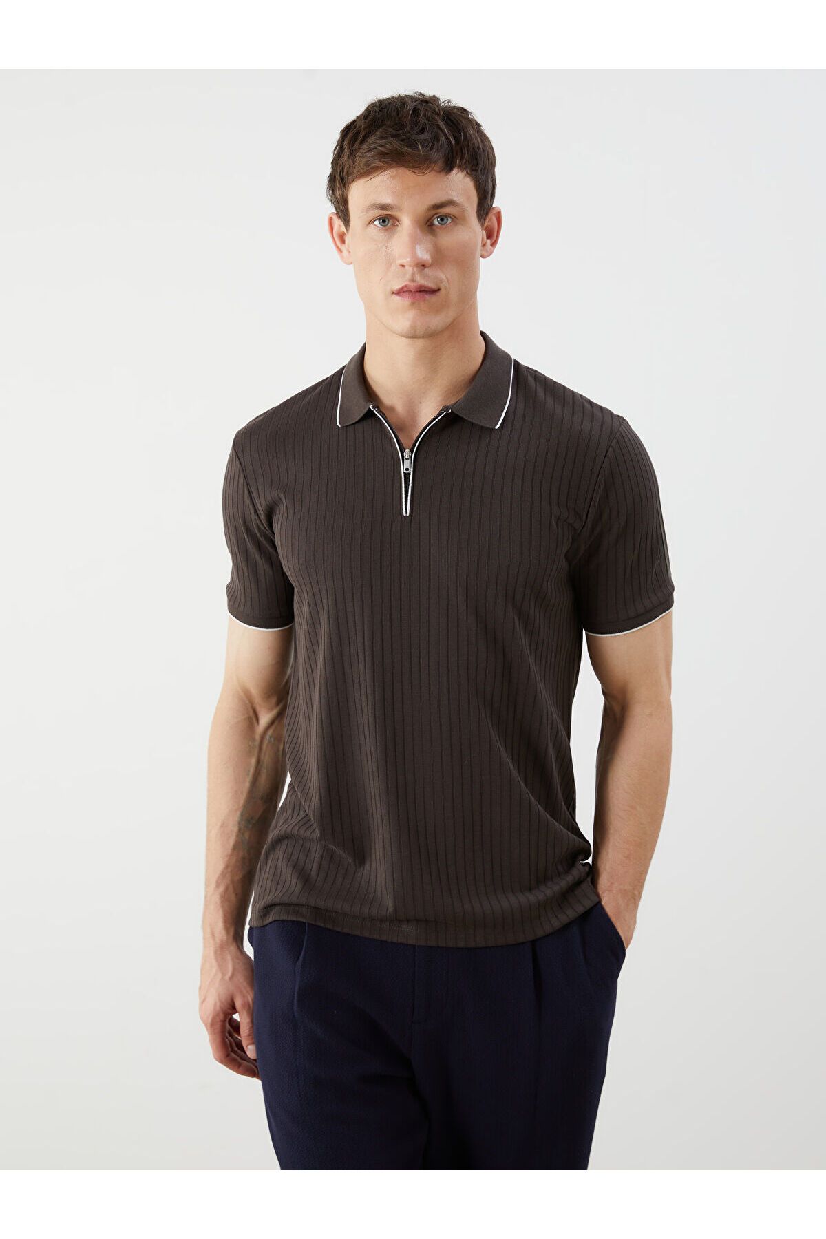 LC Waikiki Polo Yaka Erkek Dokulu Tişört