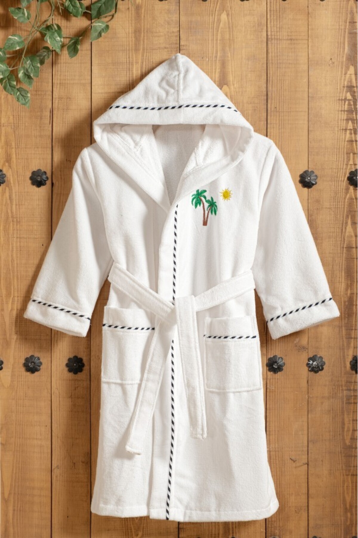 Mulberry Bayaz Kapüşonlu Pamuklu Çocuk Bornozu - Palmiye Nakışlı