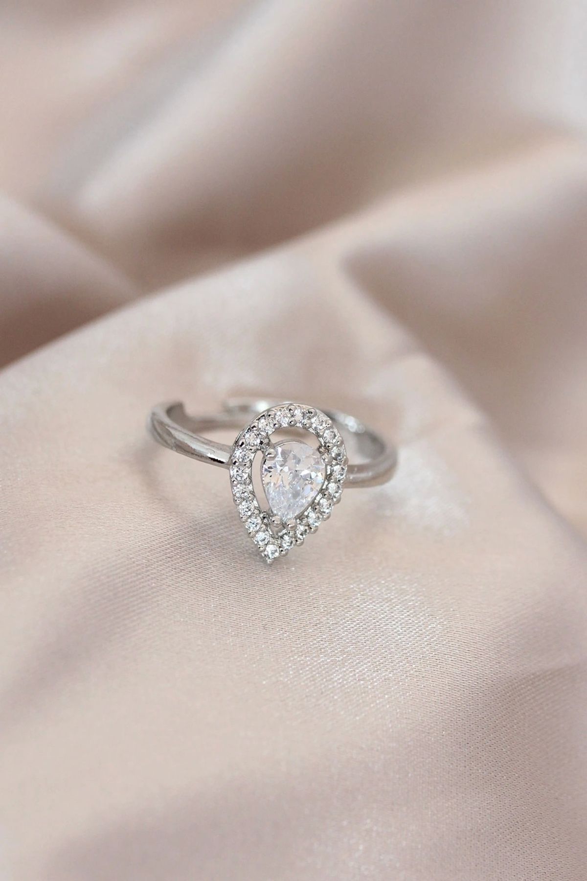 shopwave Ayarlamalı Silver Renk Metal Zirkon ve Kristal Taşlı Damla Model Yüzük