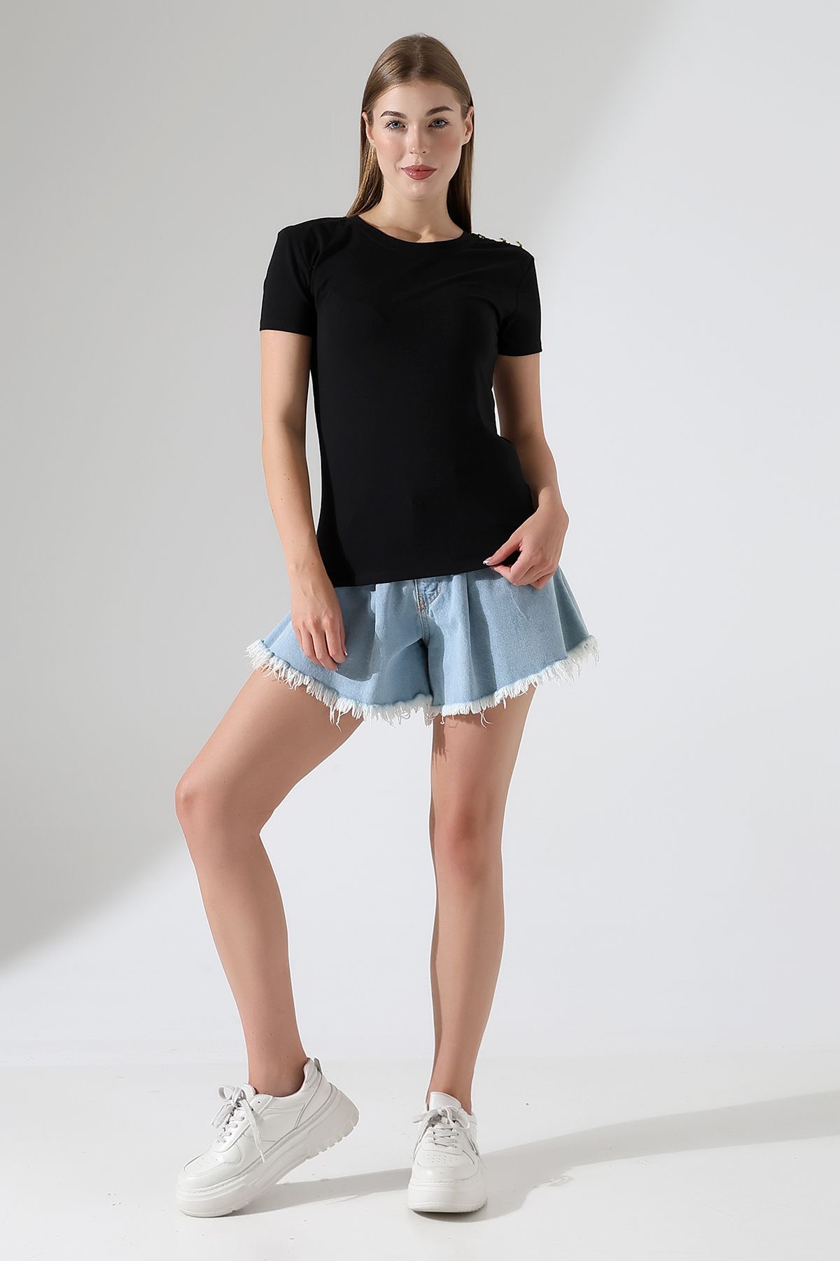 Corradeo Giyim Yeni Sezon Pamuklu Bir Omuzu Düğme Detaylı Slim Fit Kesim Bisiklet Yaka Kısa Kollu T-shirt