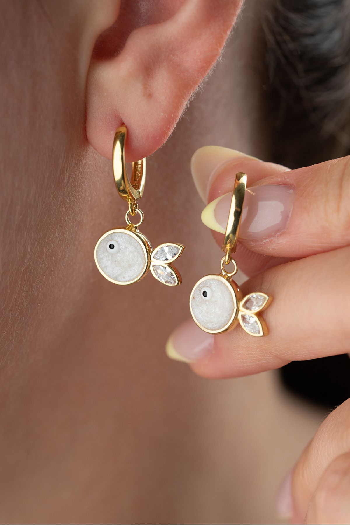 Silvano Jewelry 925 Ayar Gümüş Beyaz Mineli Balık Küpe