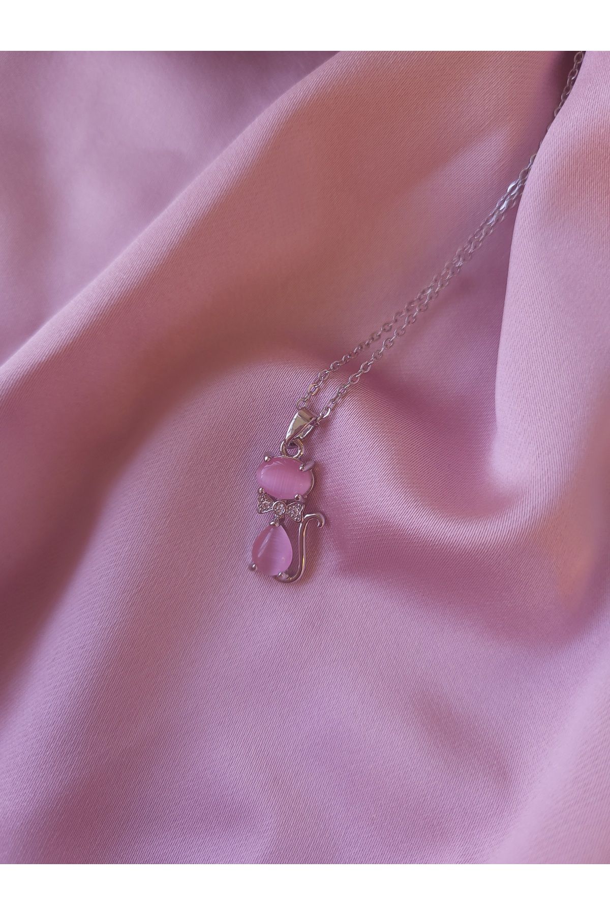 Jewerly Cat's Kiss Pembe Taşlı Kurdeleli Kedi Detaylı Çelik Kolye
