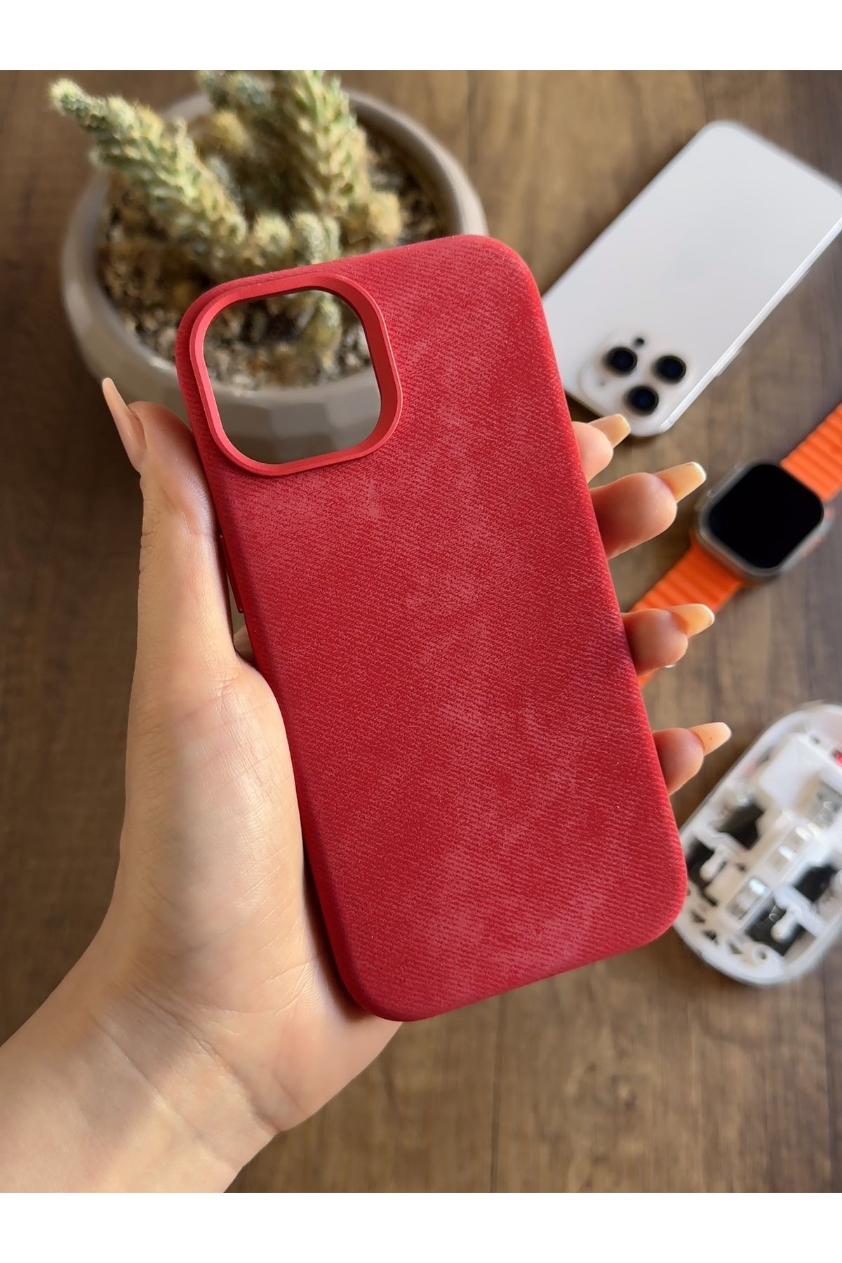 MTL iPhone 11 Uyumlu Kadife Yüzeyli MagSafe Uyumlu Premium Kılıf SooCase691