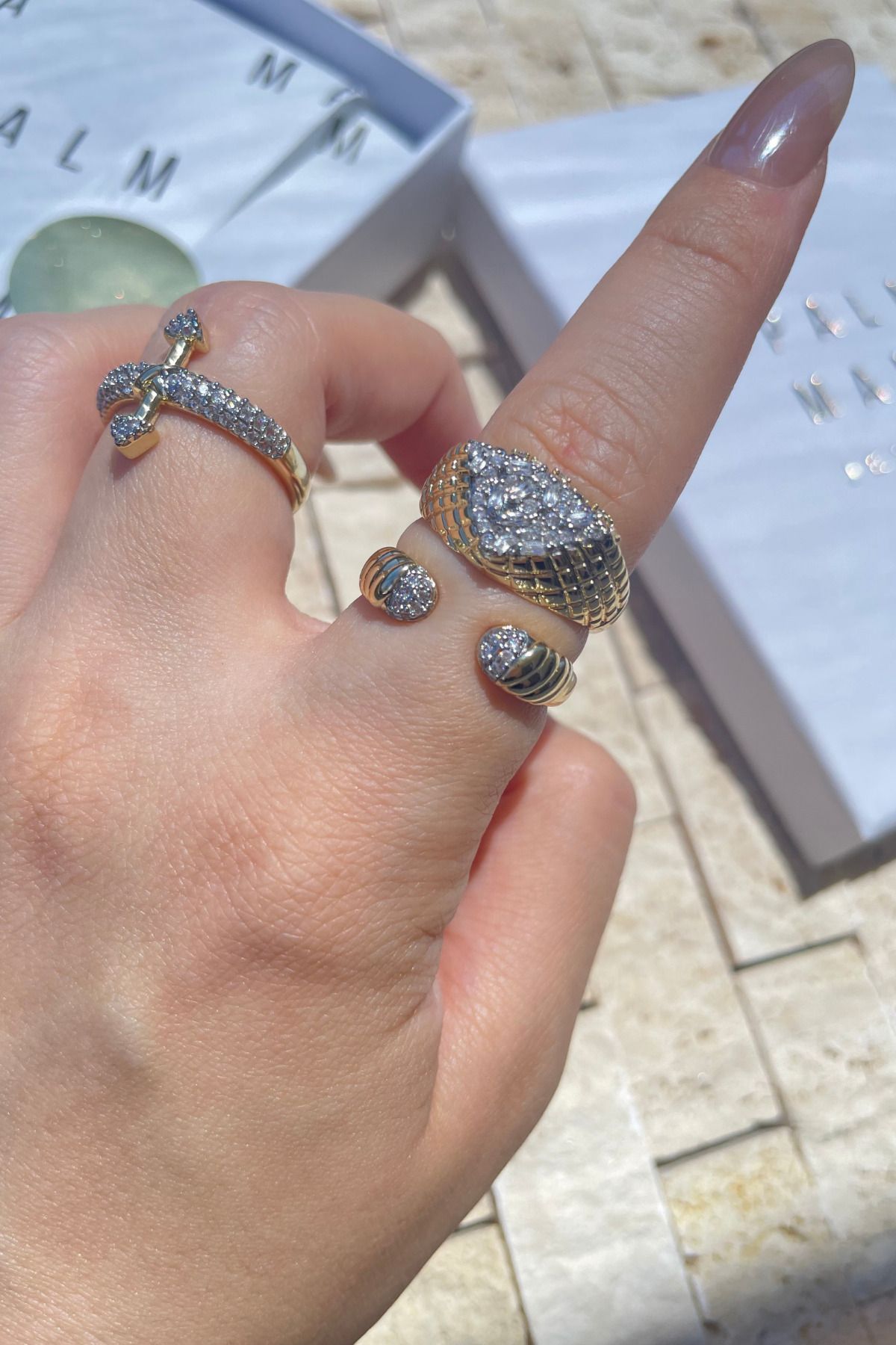 PALM MAMA JEWELRY Modern Şık Luxury Bombeli Parlak Zirkon Taşlı 14K Altın Renk Ayarlanabilir Gold Çelik Yüzük