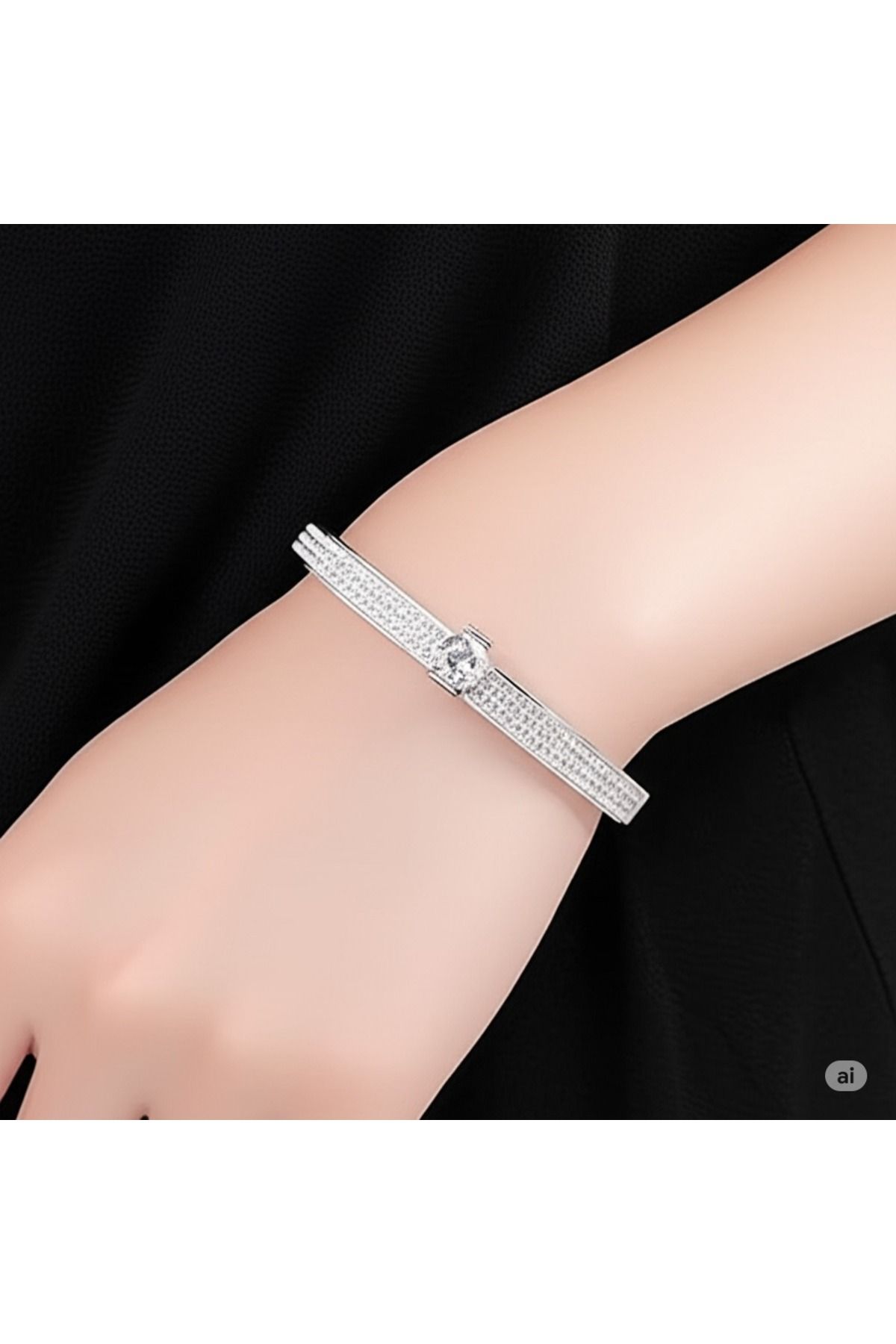 FAMEMUS ACCESSORY Çelik Kadın Bileklik – Zarif ve Işıltılı Tasarım