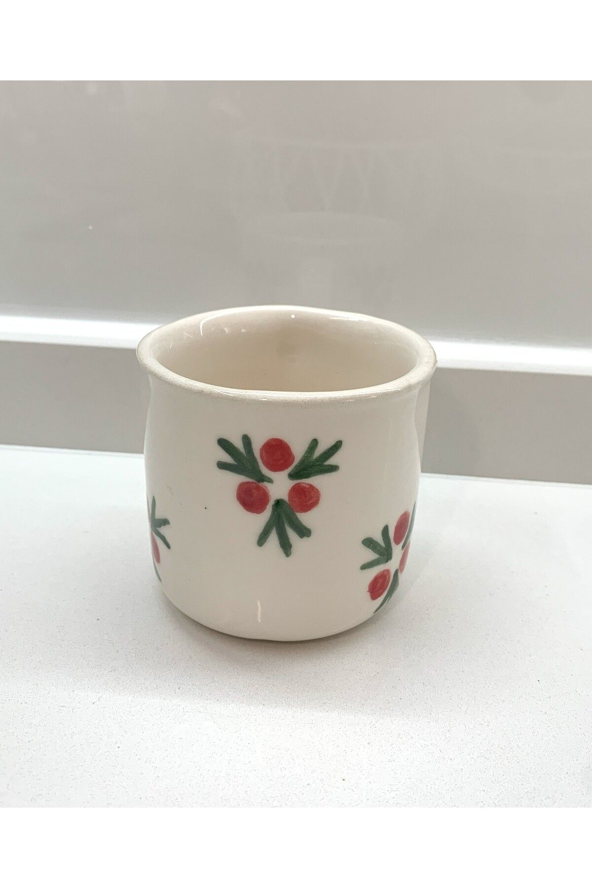 Bombus Seramik El Yapımı Seramik Kupa - Kokina Tasarımlı Kırmızı Noktalı Seramik Mug Kupa