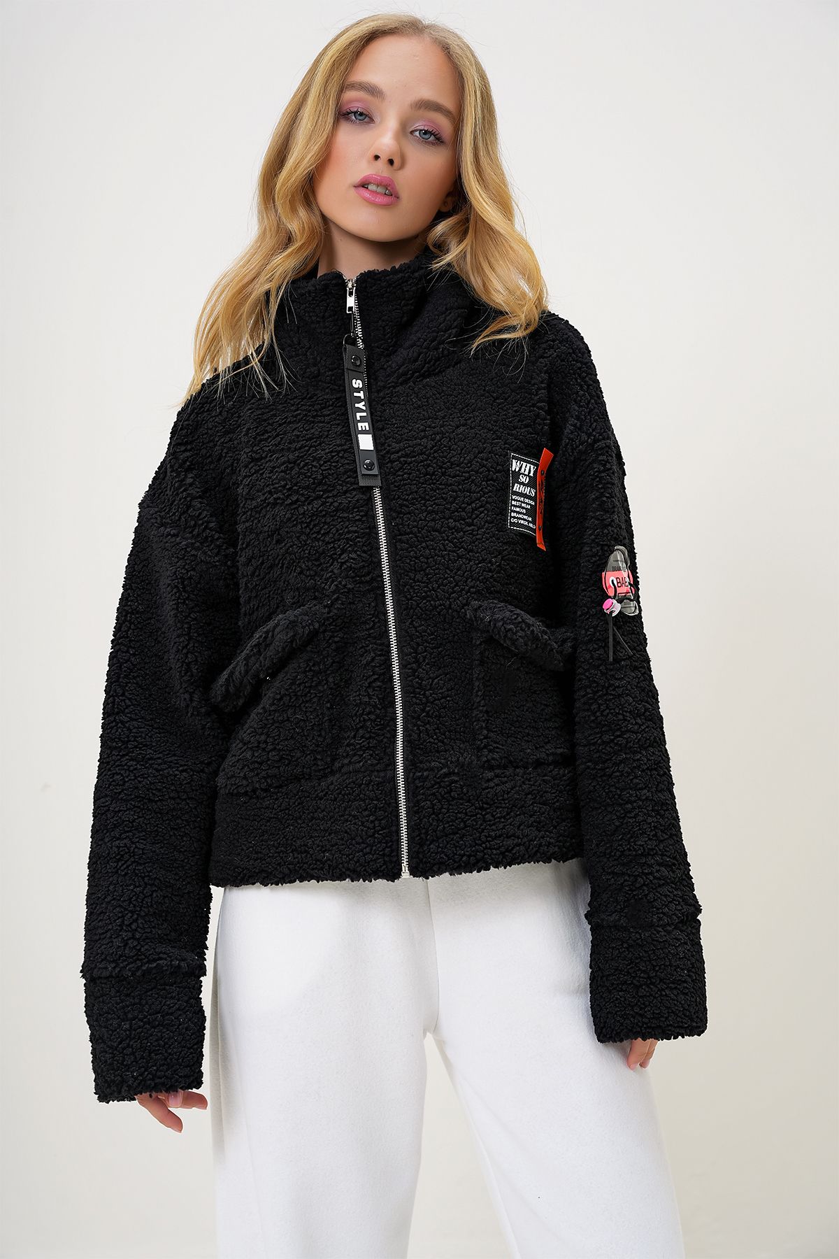 VAGGON Balıkçı Yaka Çift Cepli Önü Fermuarlı Peluş Crop Ceket