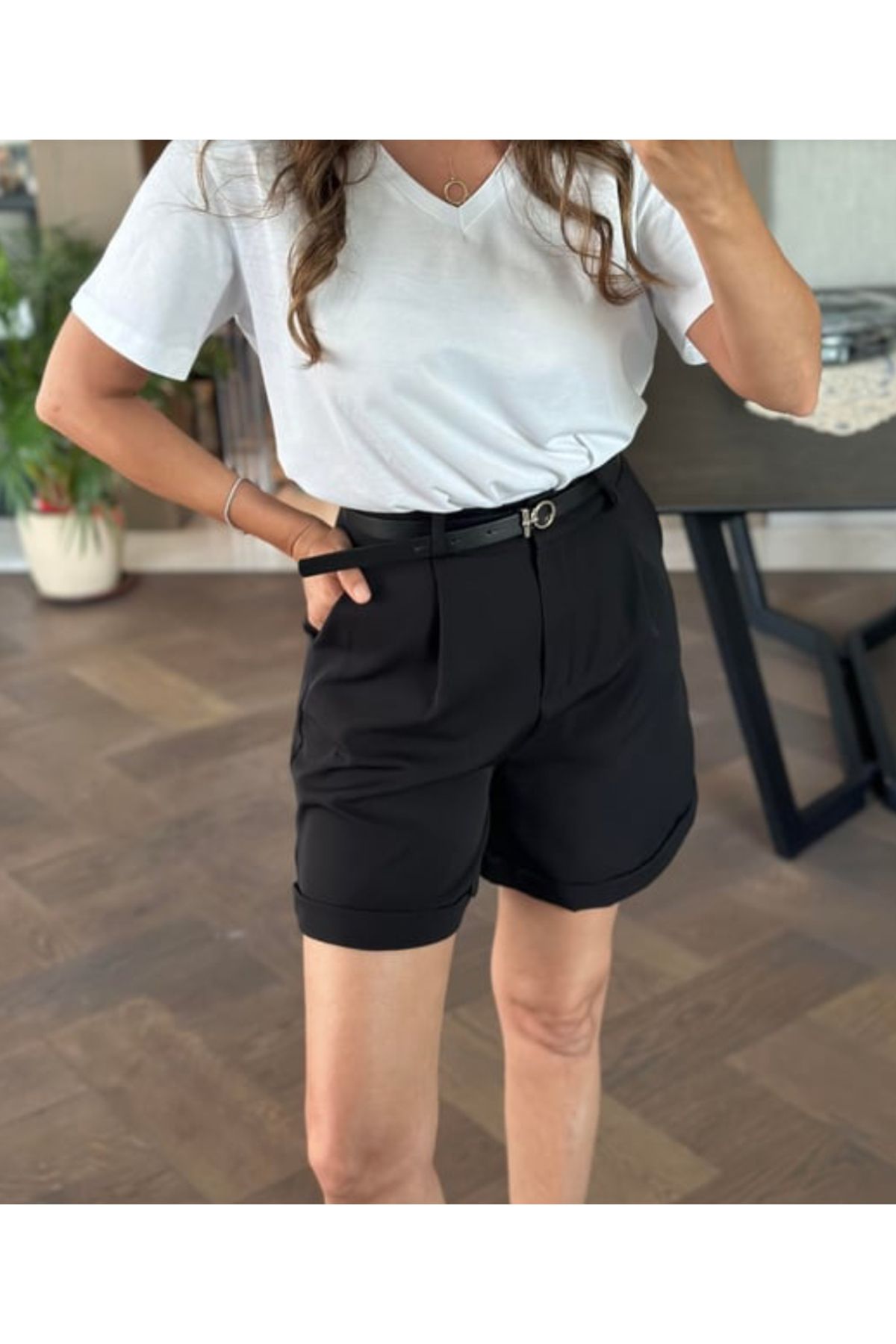 Mint Atlas Kumaş Siyah Şehir Boy Şort