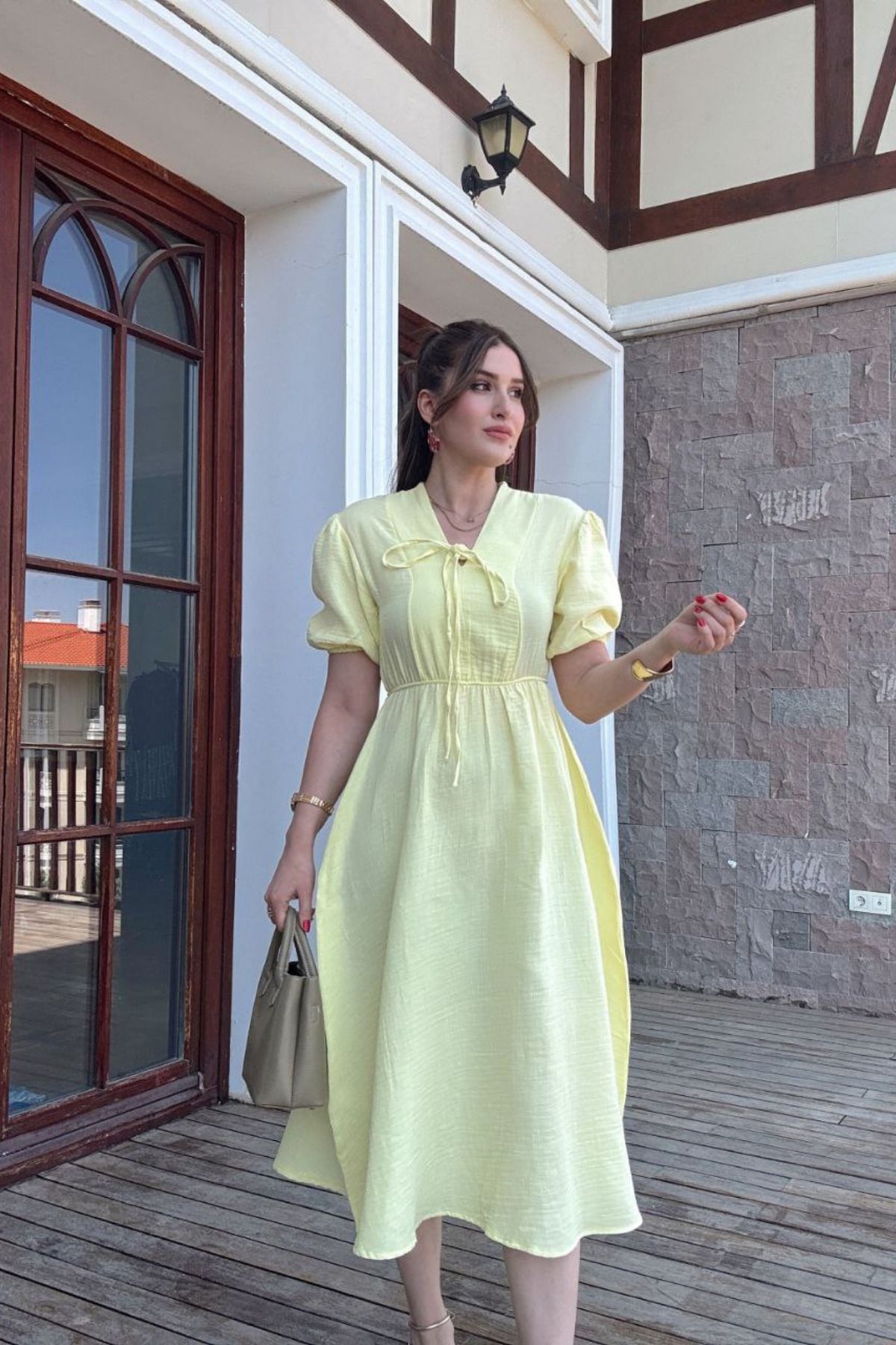The Robi Sarı Müslin Kumaş Beli Lastikli Kısa Kollu Elbise