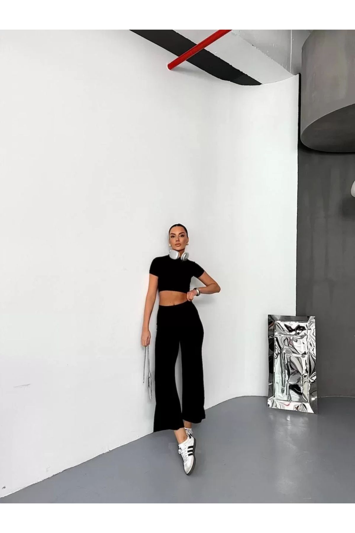 AE Stil Osy Modal Yumuşak Dokulu Kumaş Kısa Kollu Crop Alt ispanyol Paça Pantalon ikili Takım - Siyah