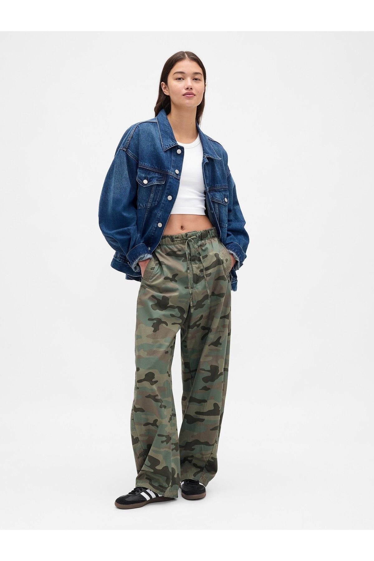 GAP Kadın Kamuflaj Mid Rise Barrel Paraşüt Pantolon