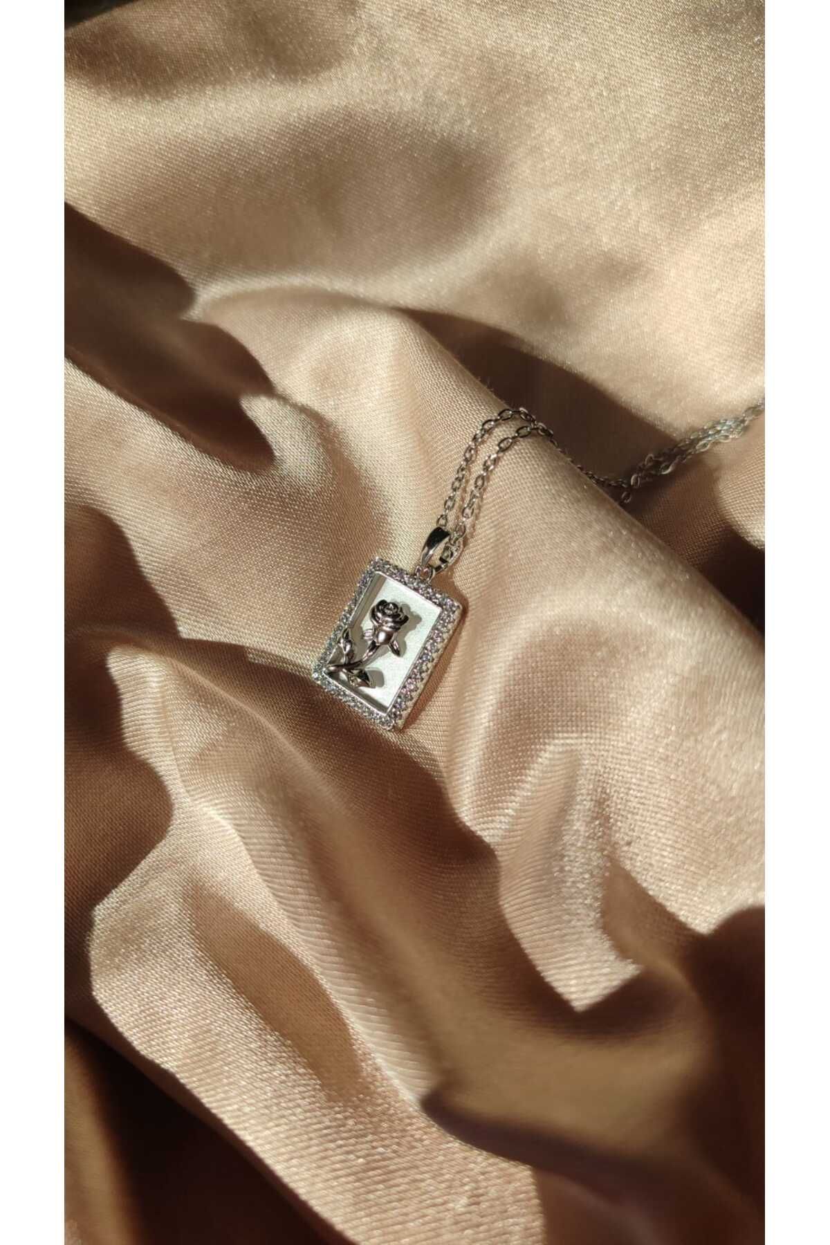 Pure Accessories GÜL ÇELİK KOLYE