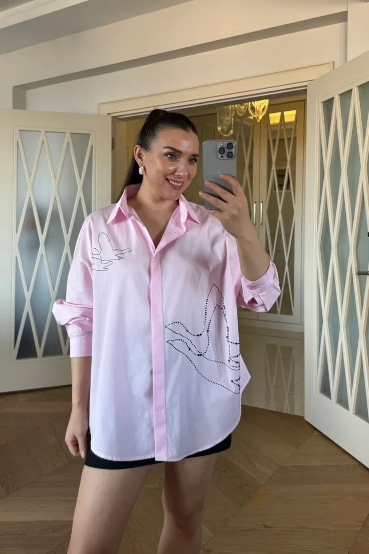 Tuba Butik Oversize Taş Detaylı Kadın Gömlek