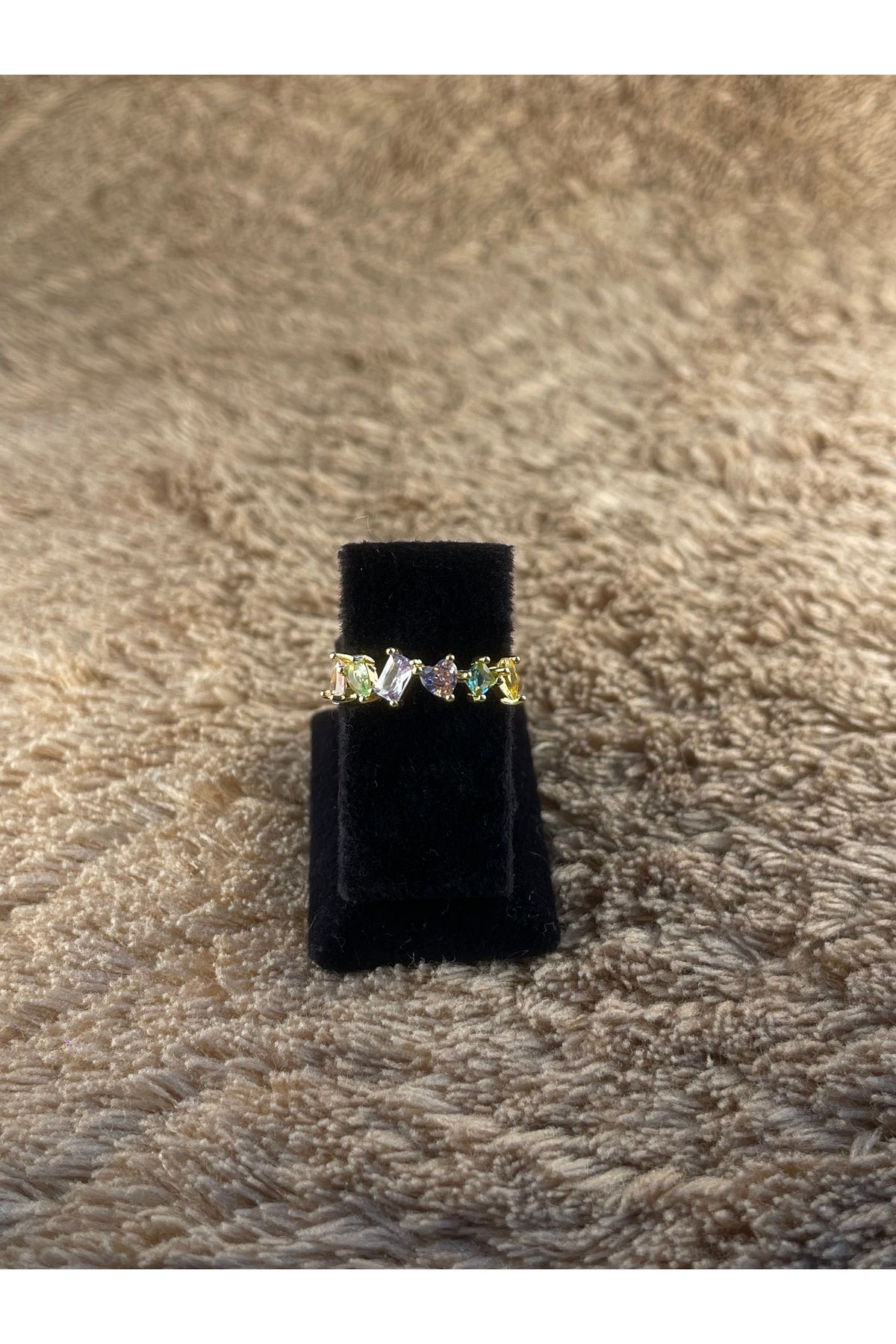 Butik Renkli Zirkon Taşlı Kalp Detaylı Gold Renk Çelik Yüzük / Ayarlanabilir