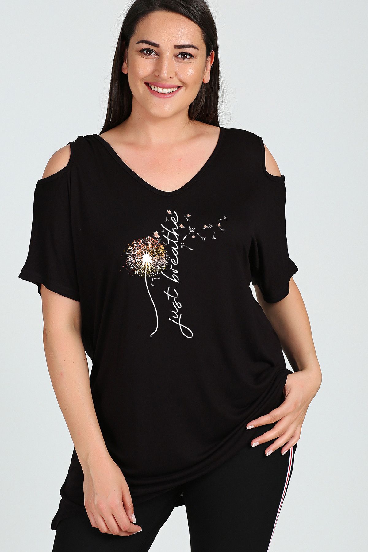 Curvy Trend Büyük Beden Breathe Baskılı Omuzu V Pencere Kısa Kol Bluz