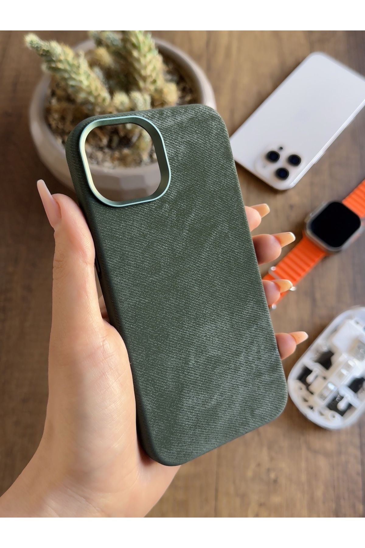 MTL iPhone 14 Uyumlu Kadife Yüzeyli MagSafe Uyumlu Premium Kılıf SooCase691