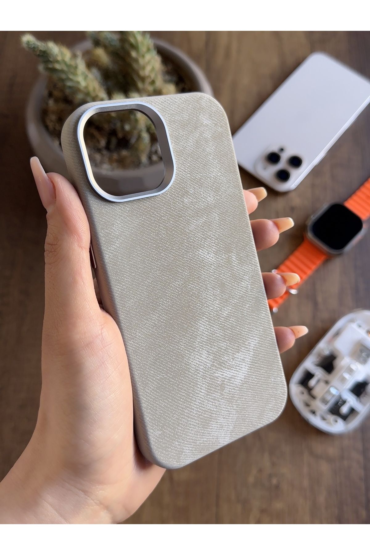 MTL iPhone 15 Uyumlu Kadife Yüzeyli MagSafe Uyumlu Premium Kılıf SooCase691