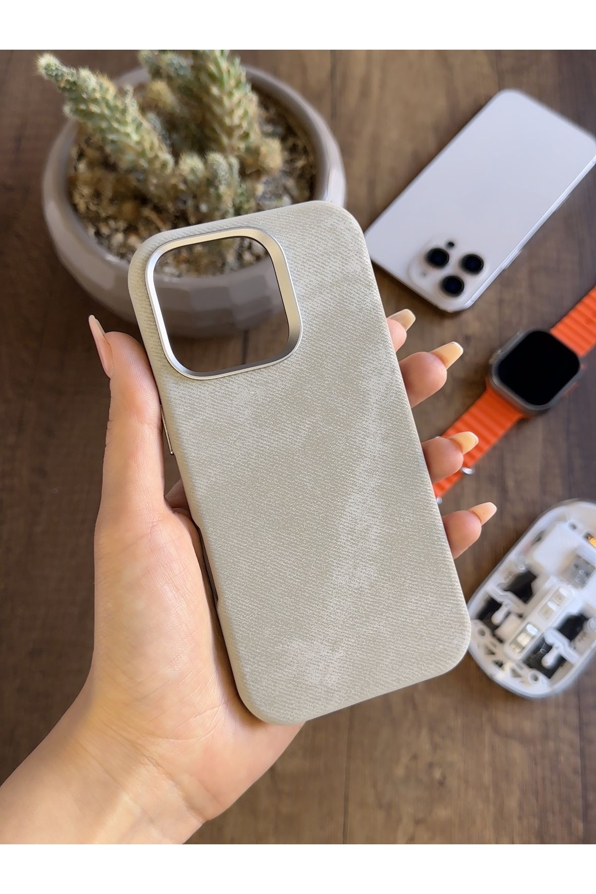 MTL iPhone 16 Pro Uyumlu Kadife Yüzeyli MagSafe Uyumlu Premium Kılıf SooCase691